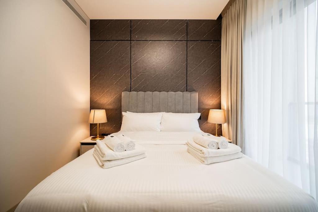 Quiet High-Rise 1Br - Free Baby Gear, Downtown Close Apartment Dubai