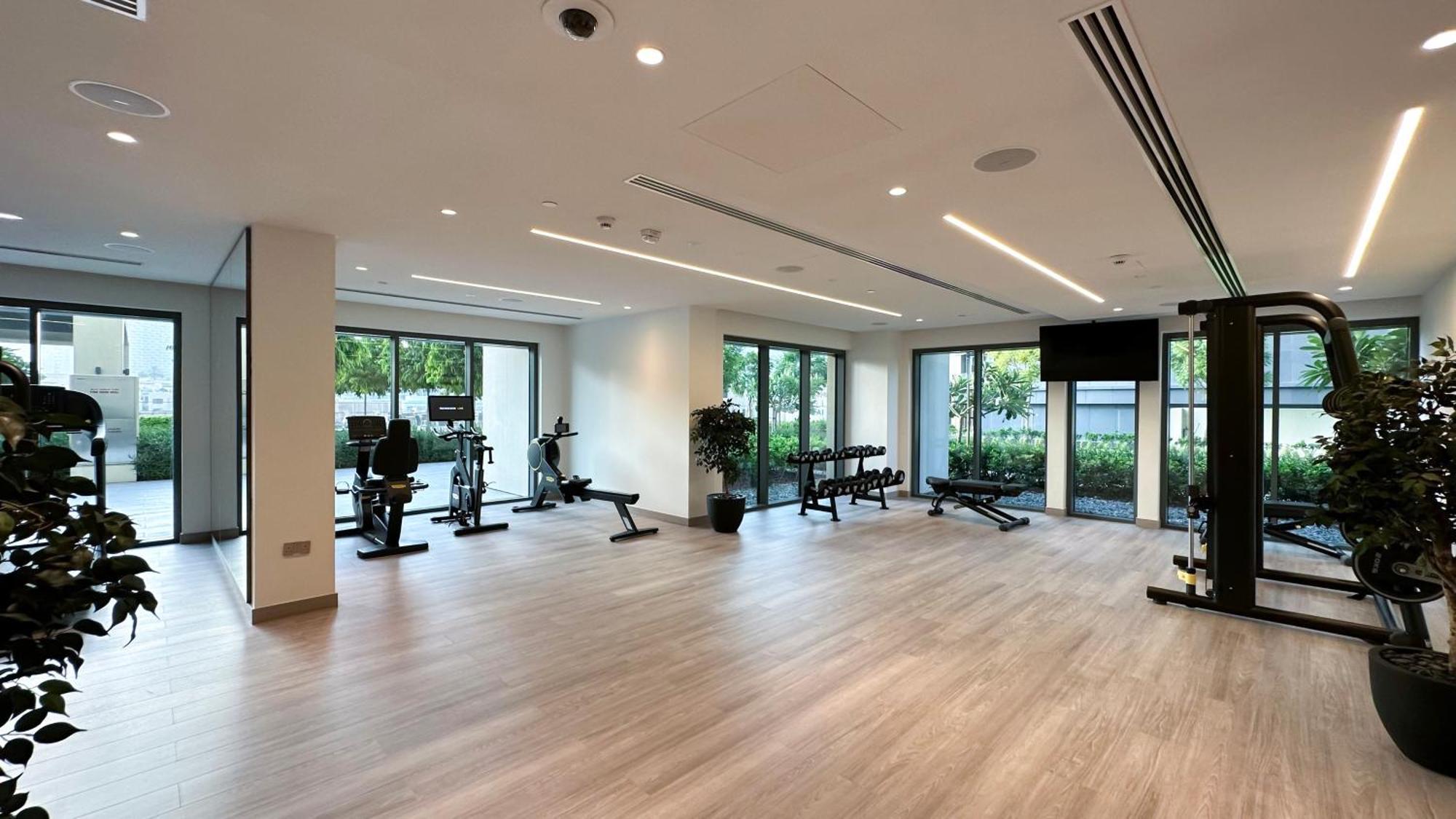 Elegant 1br With Skyline Views In Downtown *