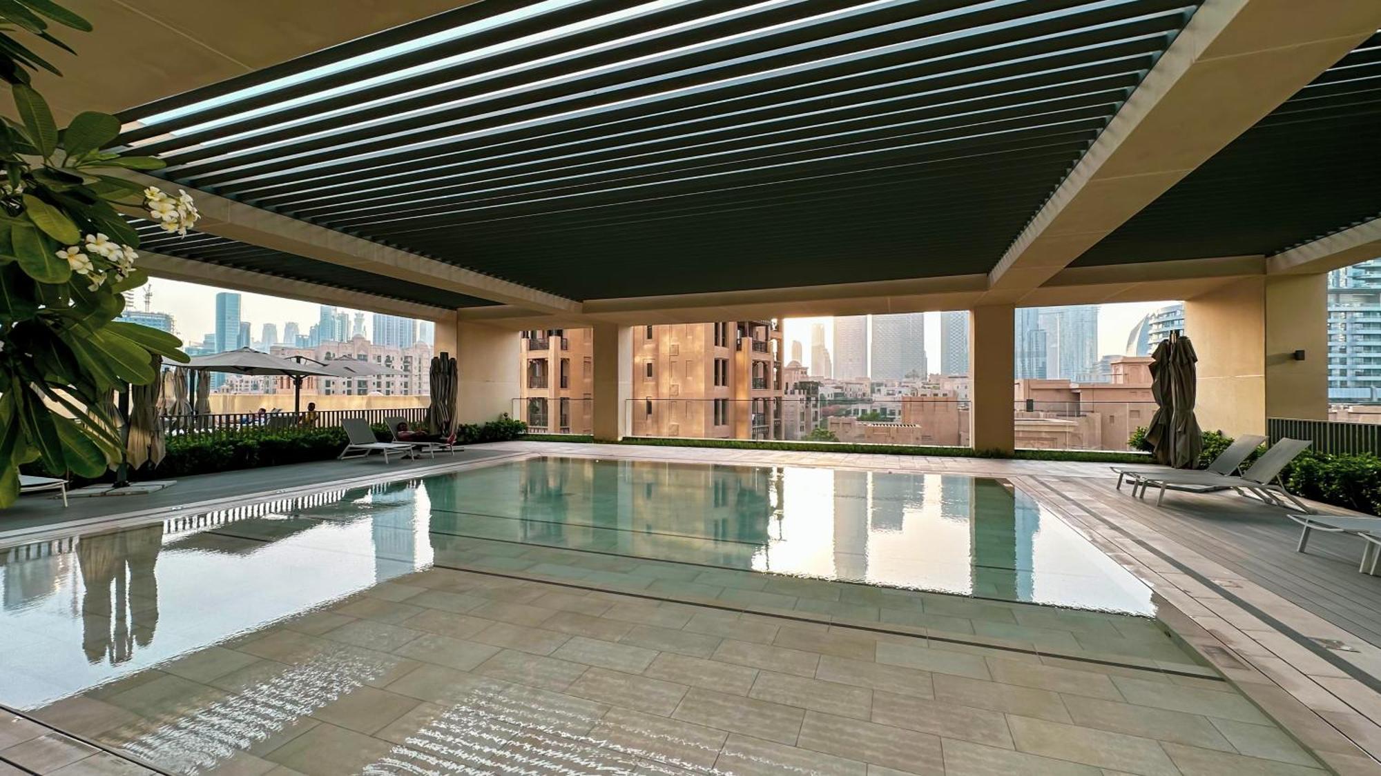 Elegant 1br With Skyline Views In Downtown