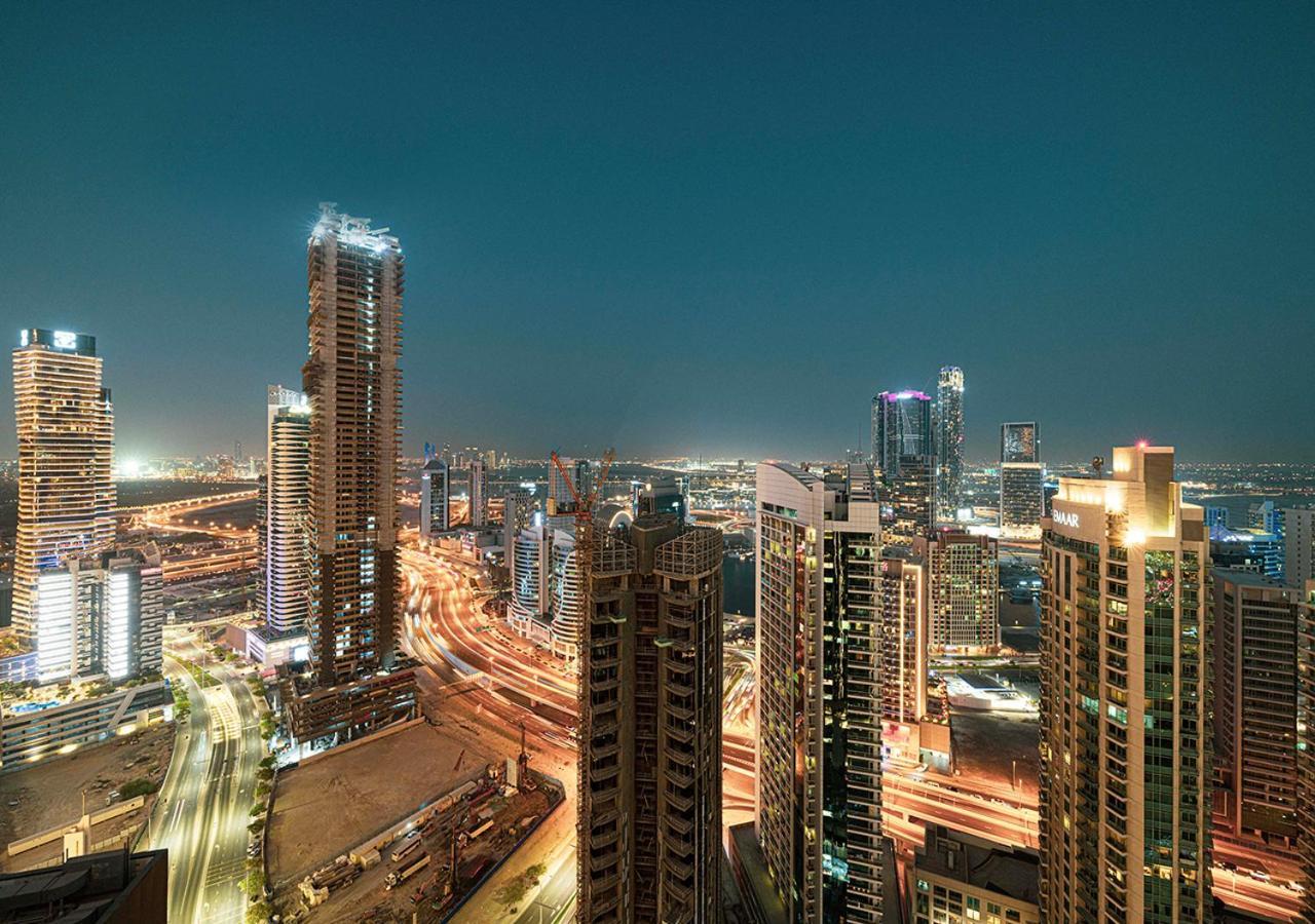 Elegant 1br With Skyline Views In Downtown Dubai