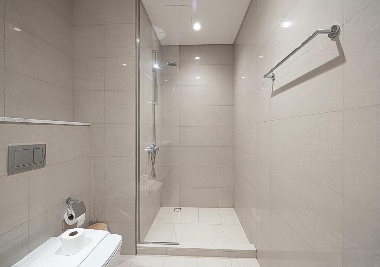 Apartment Elegant 1br With Skyline Views In Downtown