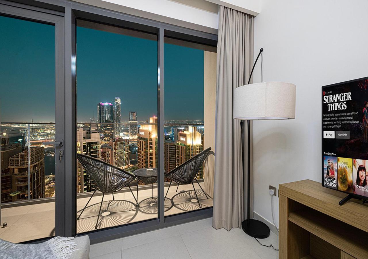 Elegant 1br With Skyline Views In Downtown *