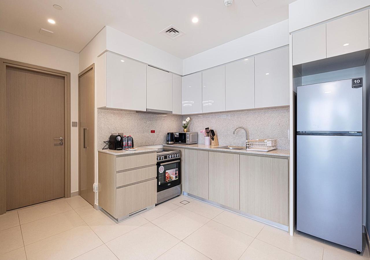 Elegant 1br With Skyline Views In Downtown