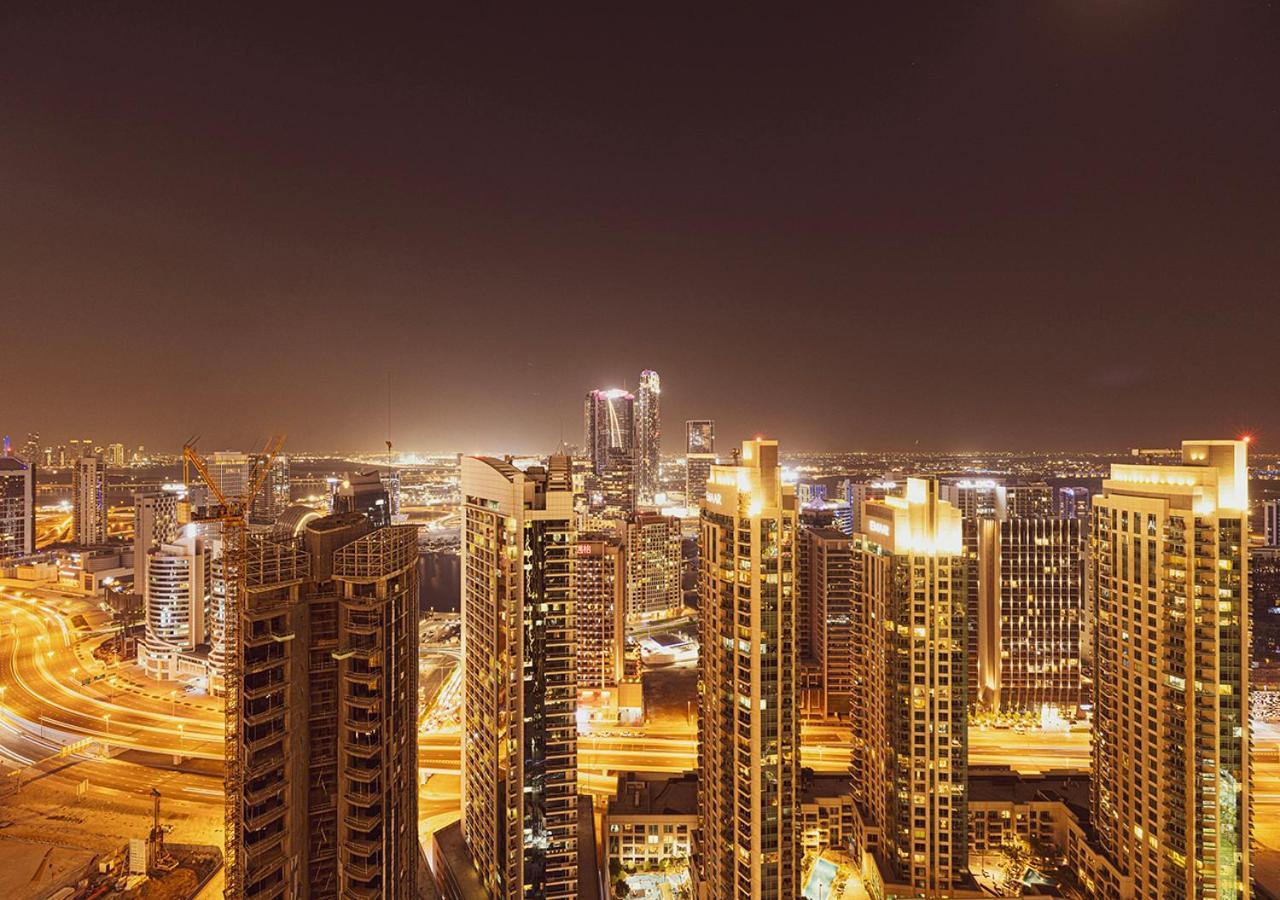 Elegant 1br With Skyline Views In Downtown Dubai