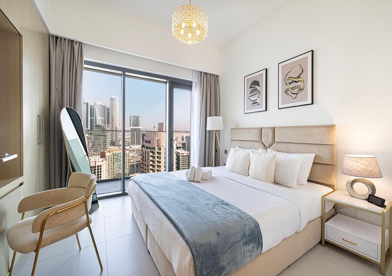 Elegant 1br With Skyline Views In Downtown