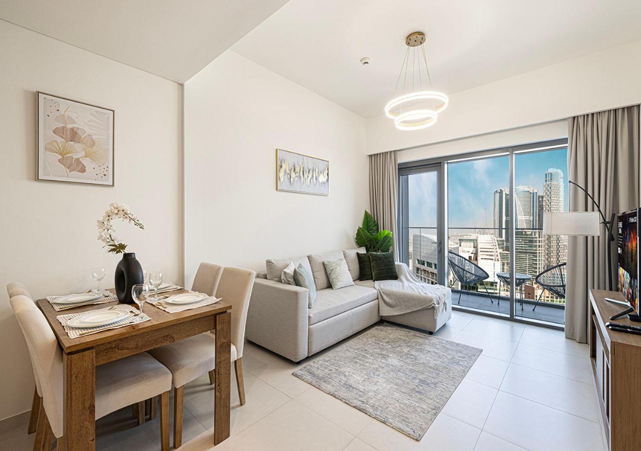 Elegant 1br With Skyline Views In Downtown *