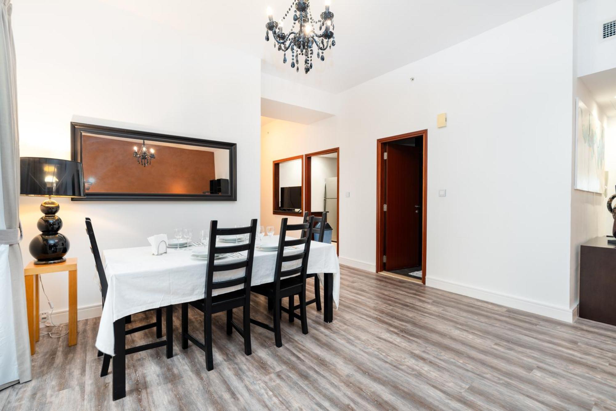 Apartment Huge On The