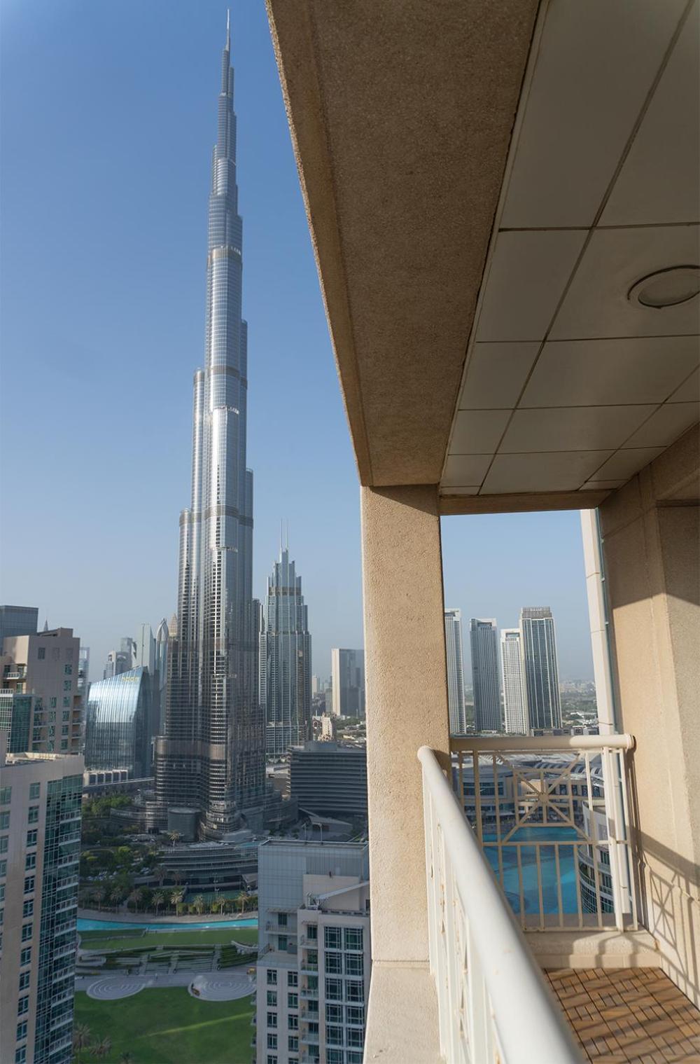 Apartment Downtown Oasis, Burj Khalifa Views, Luxury Amenities Dubai