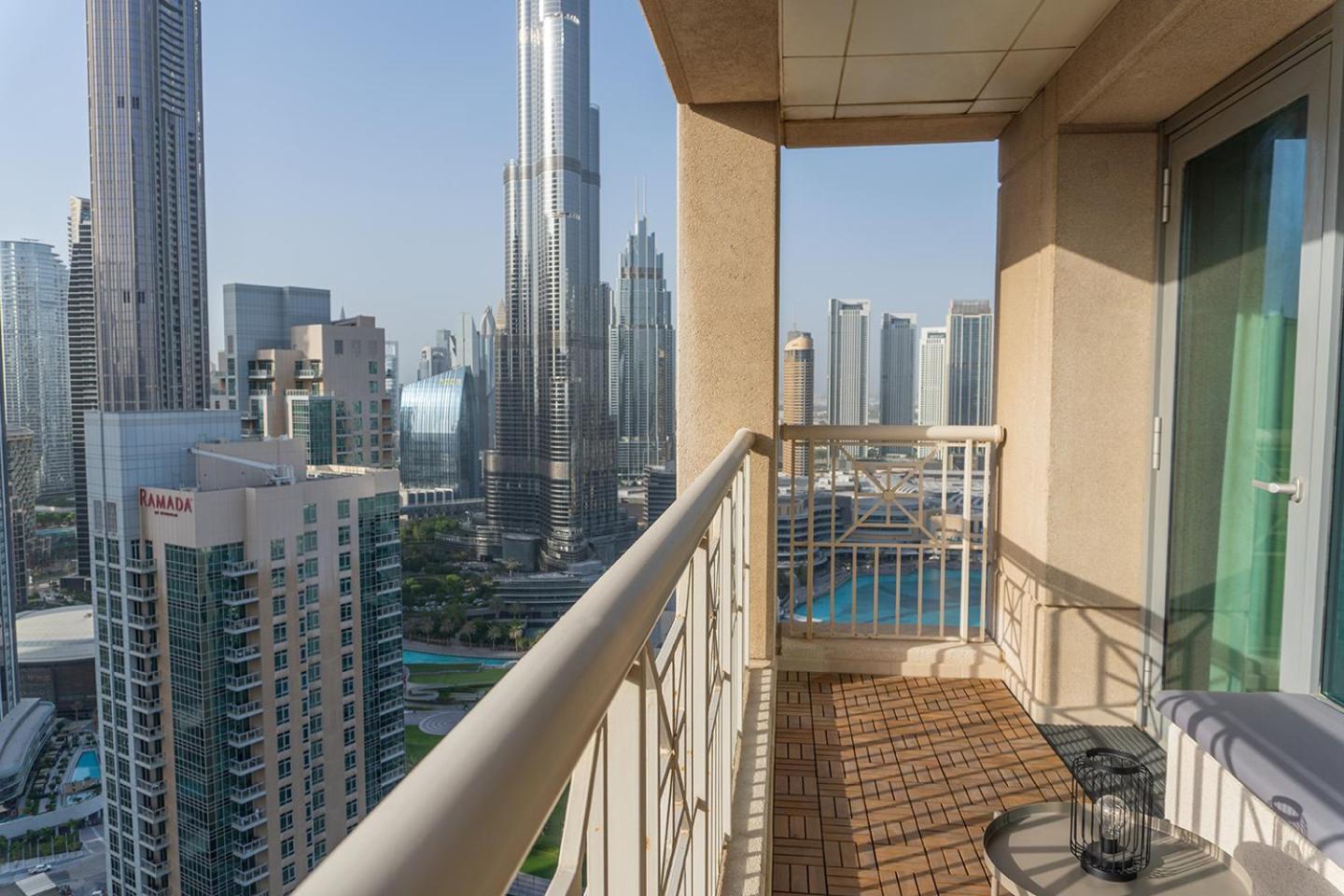 Downtown Oasis, Burj Khalifa Views, Luxury Amenities *