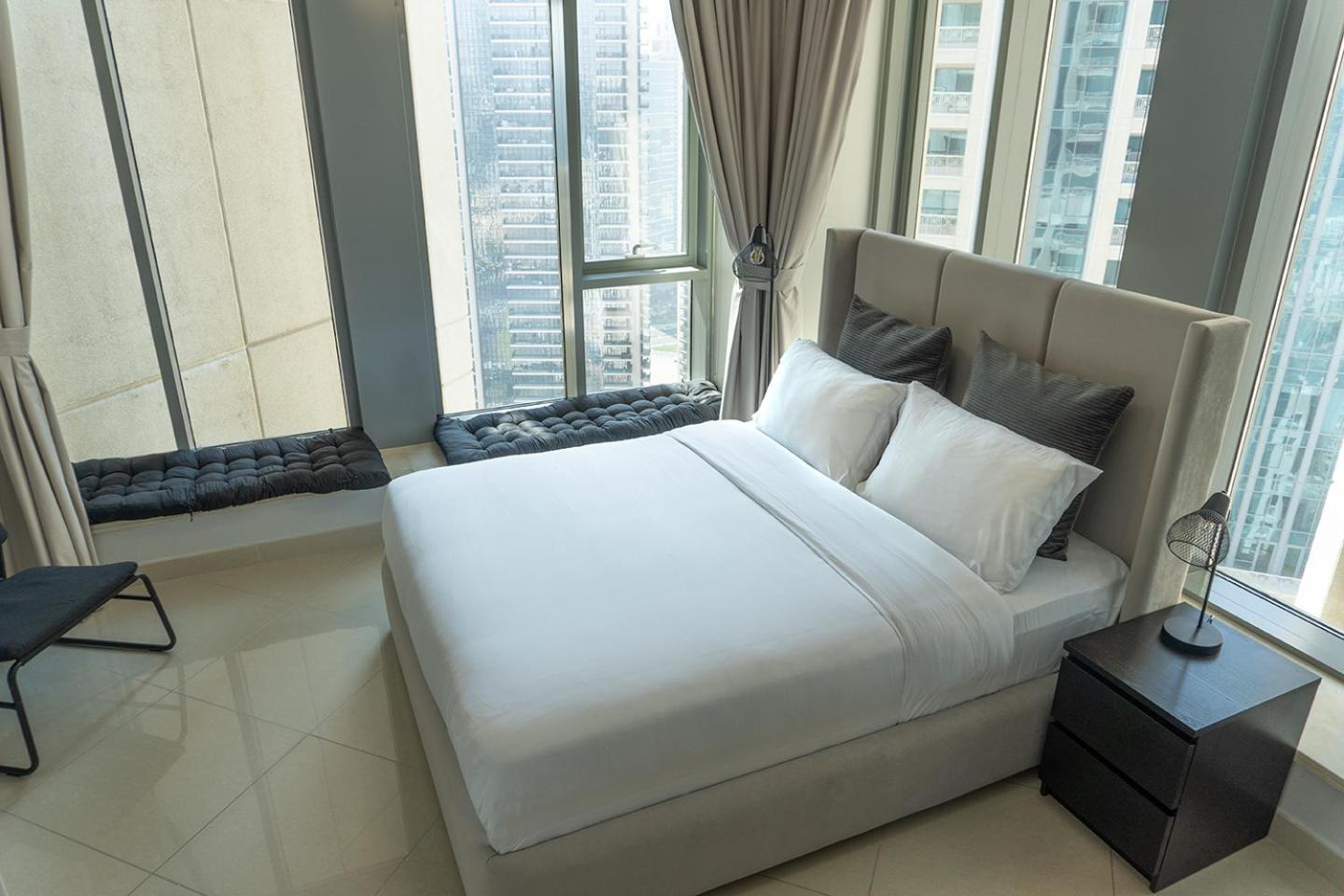 Downtown Oasis, Burj Khalifa Views, Luxury Amenities Dubai