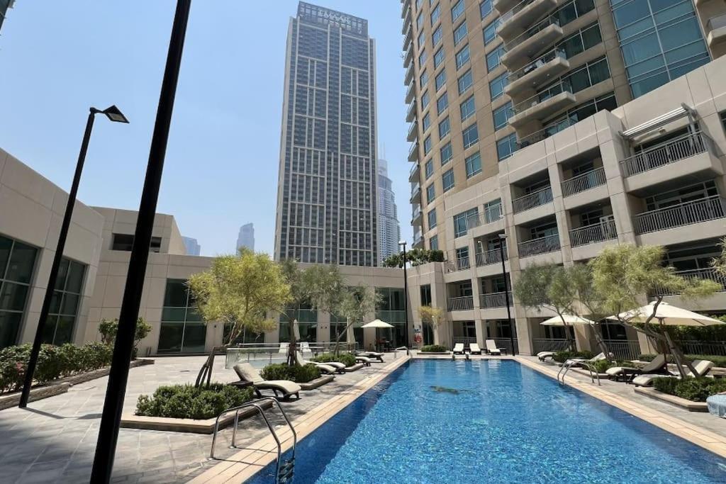 Downtown - Luxury 1 Bed - Near Mall Apartment *