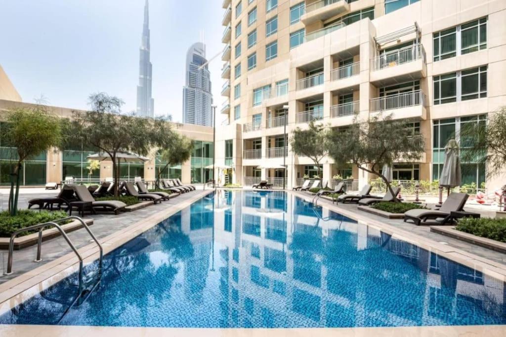 Downtown - Luxury 1 Bed - Near Mall Apartment