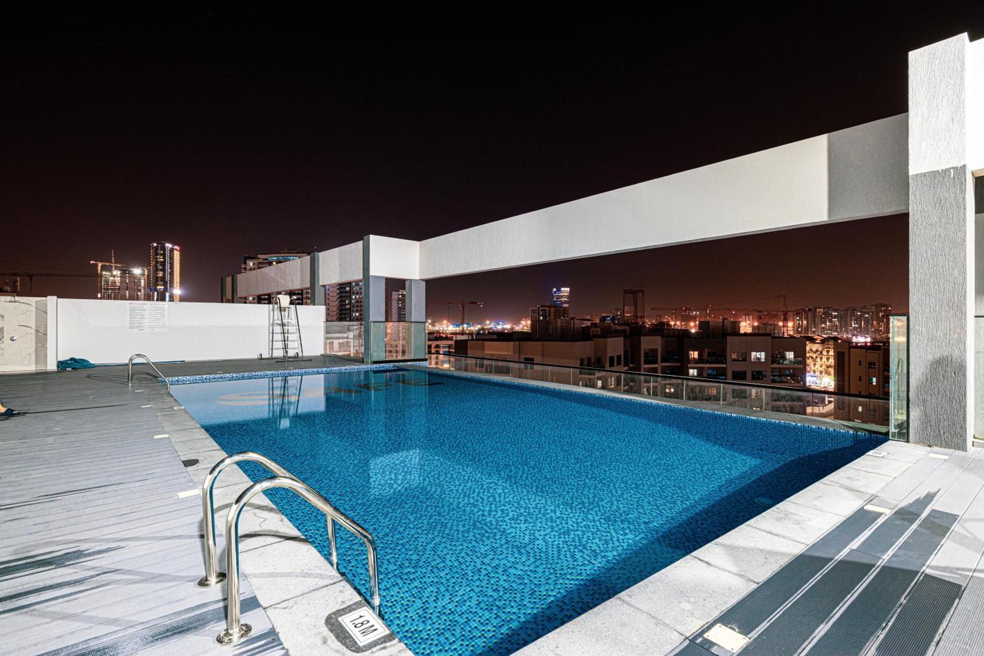 New Serene 1br With Pool & Sauna Dubai