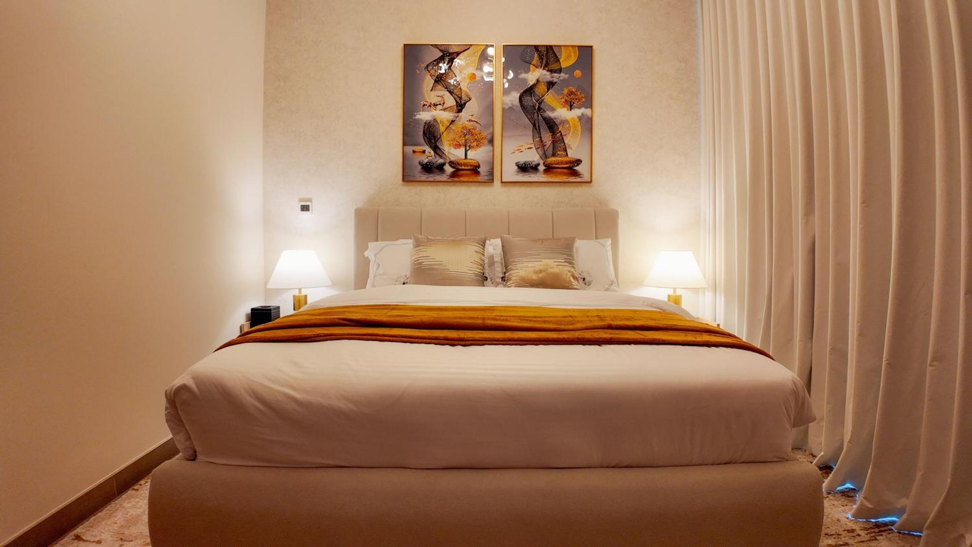 Luxury 2 Bedroom Poolside Haven In Creek Harbour Apartment *