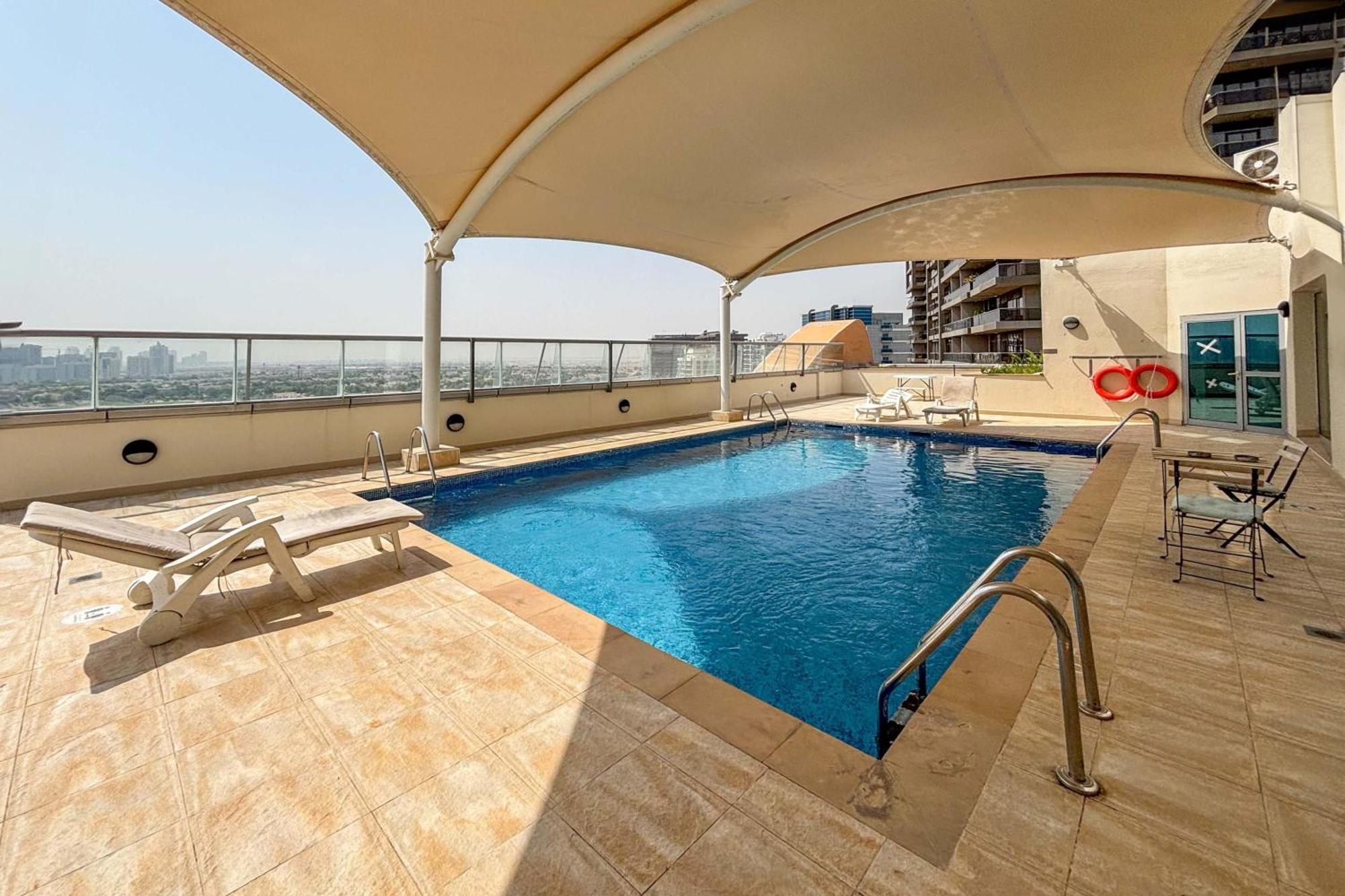 Frank Porter - Golf Tower 3 Apartment *