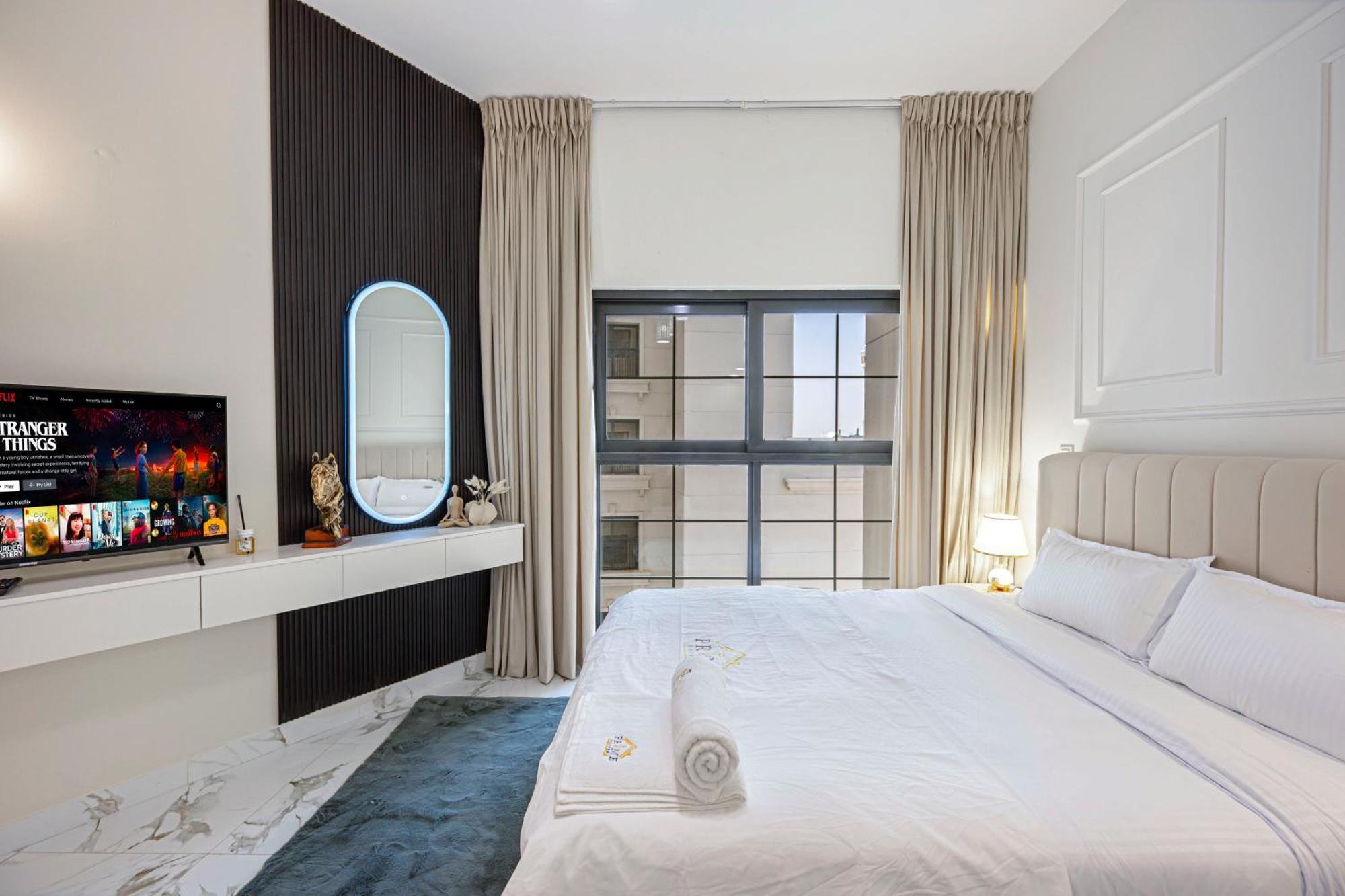 Prime Location In Dubailand Apartment *