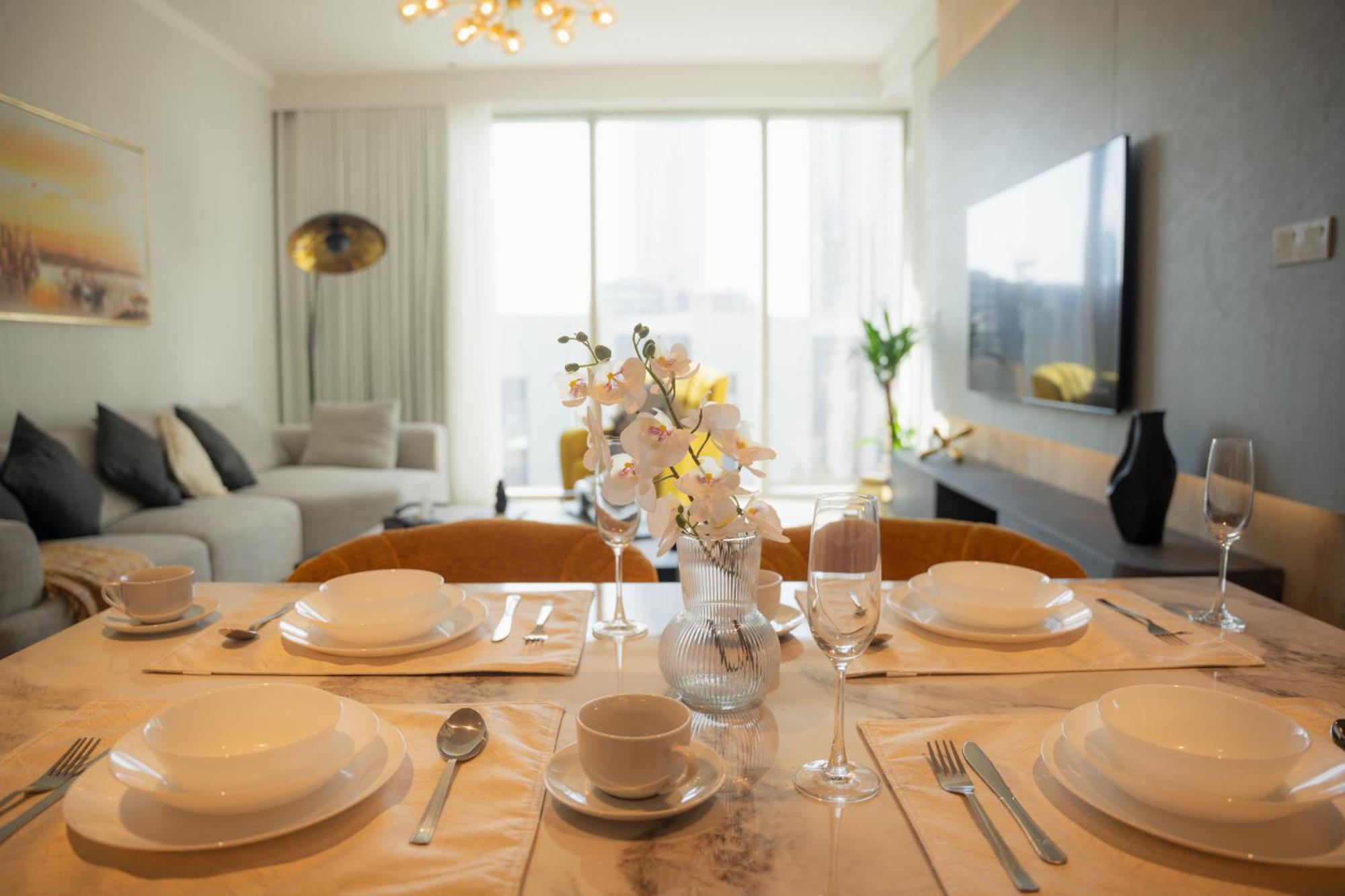 Apartment Luxury 2 Bedroom Poolside Haven In Creek Harbour