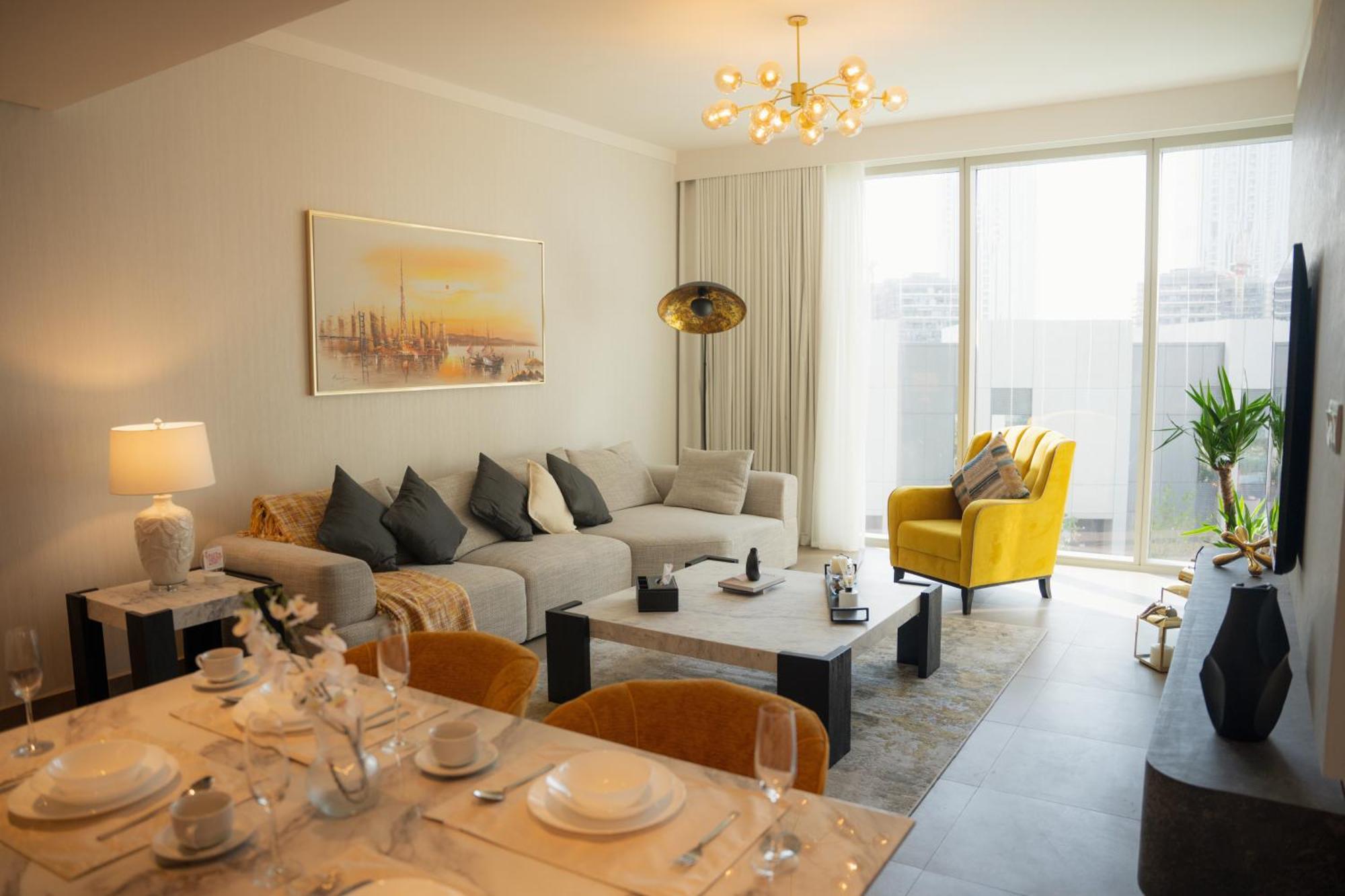 Luxury 2 Bedroom Poolside Haven In Creek Harbour Apartment *