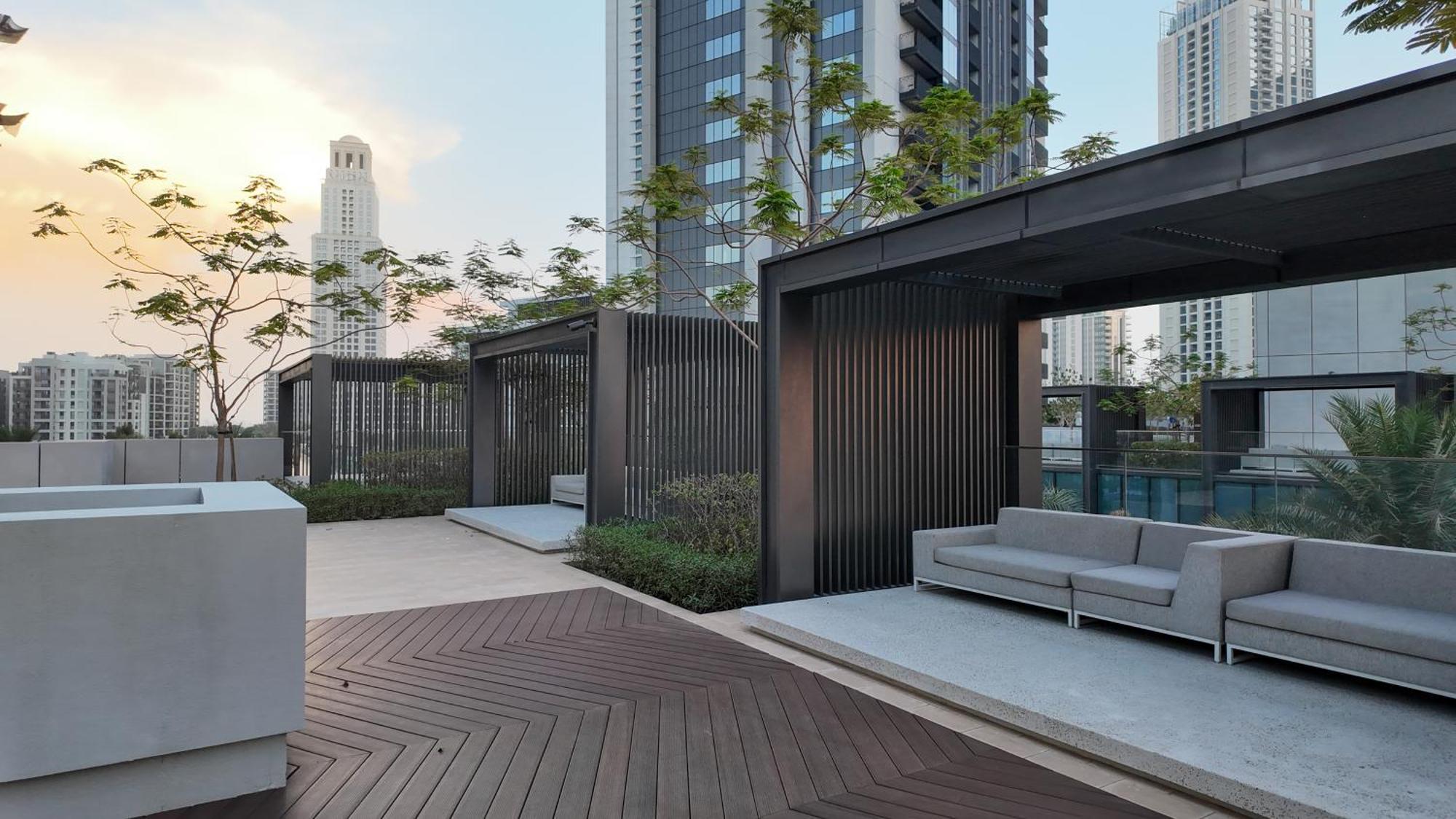 Luxury 2 Bedroom Poolside Haven In Creek Harbour *