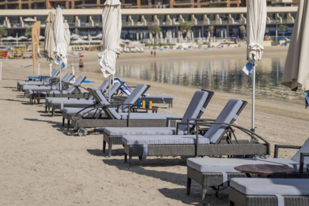 Palm Jumeriah - 4 Bedroom - Beachfront Living Apartment