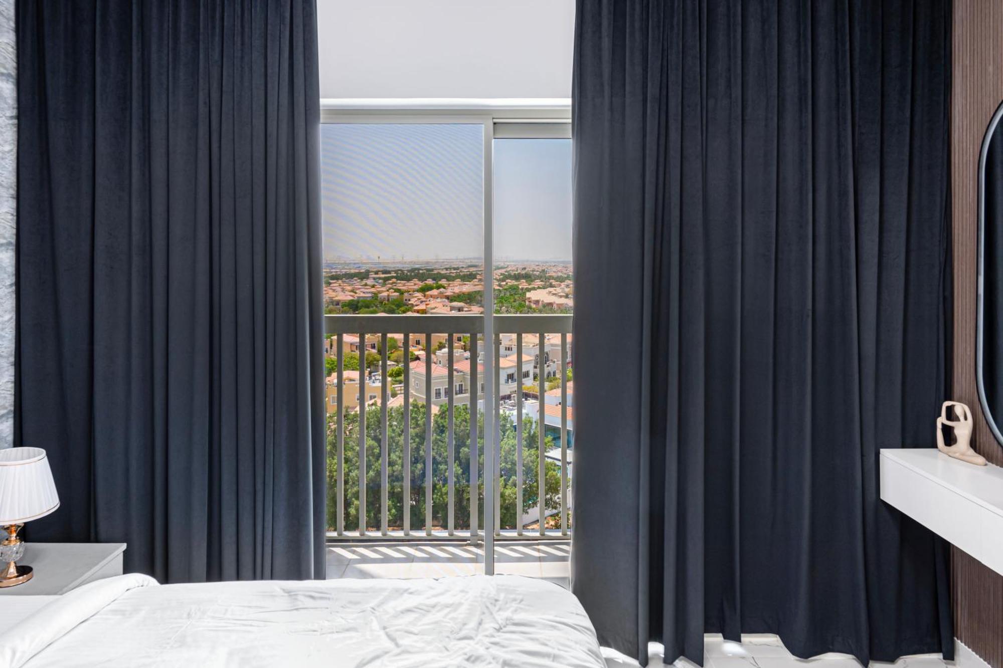 Chic Retreat In The Heart Of Dubailand Apartment