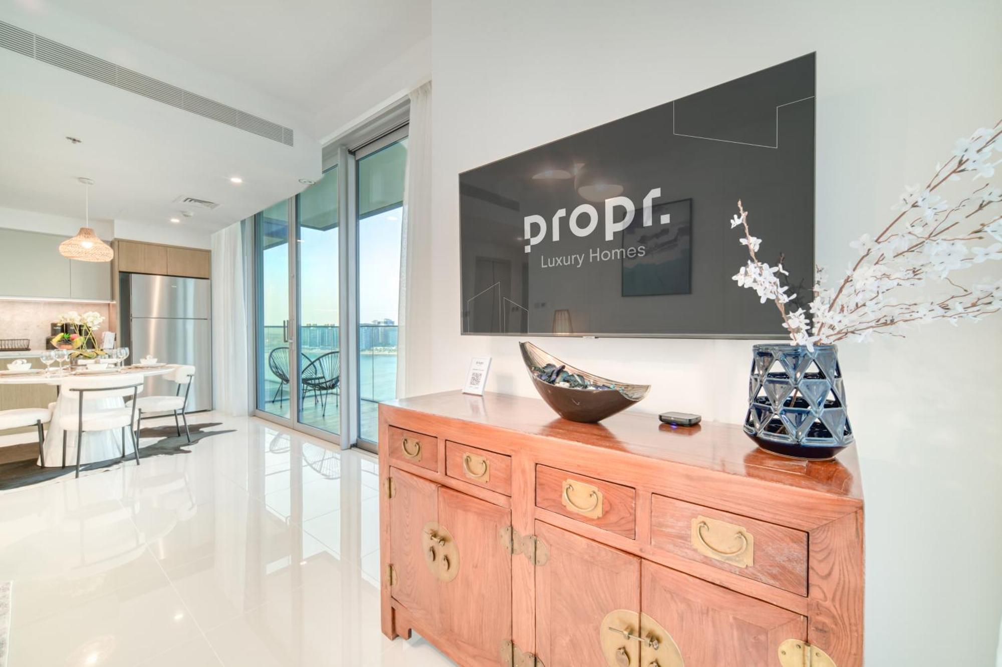 Chic 2br With Iconic Eye And Palm Views *