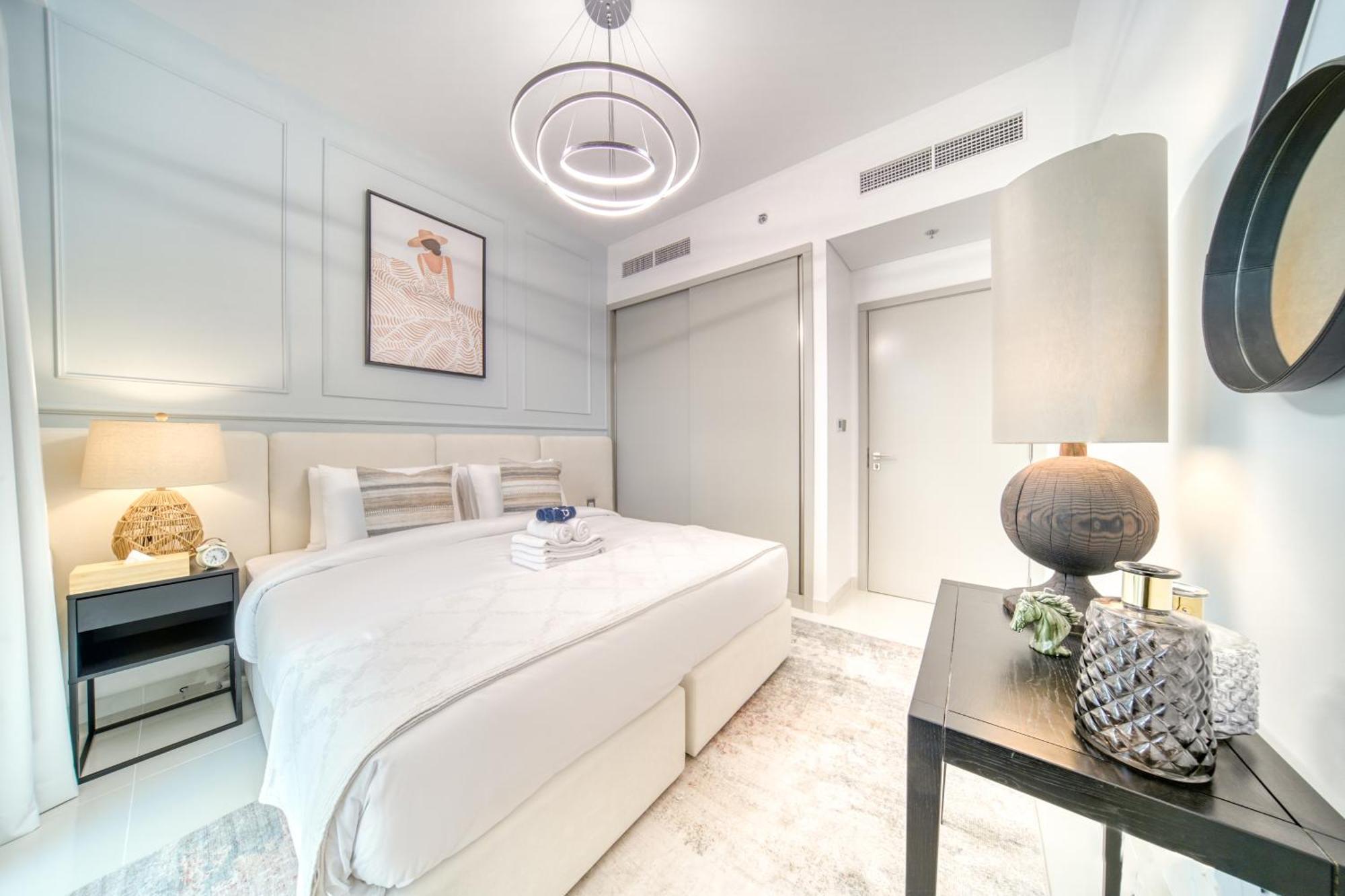 Apartment Chic 2br With Iconic Eye And Palm Views