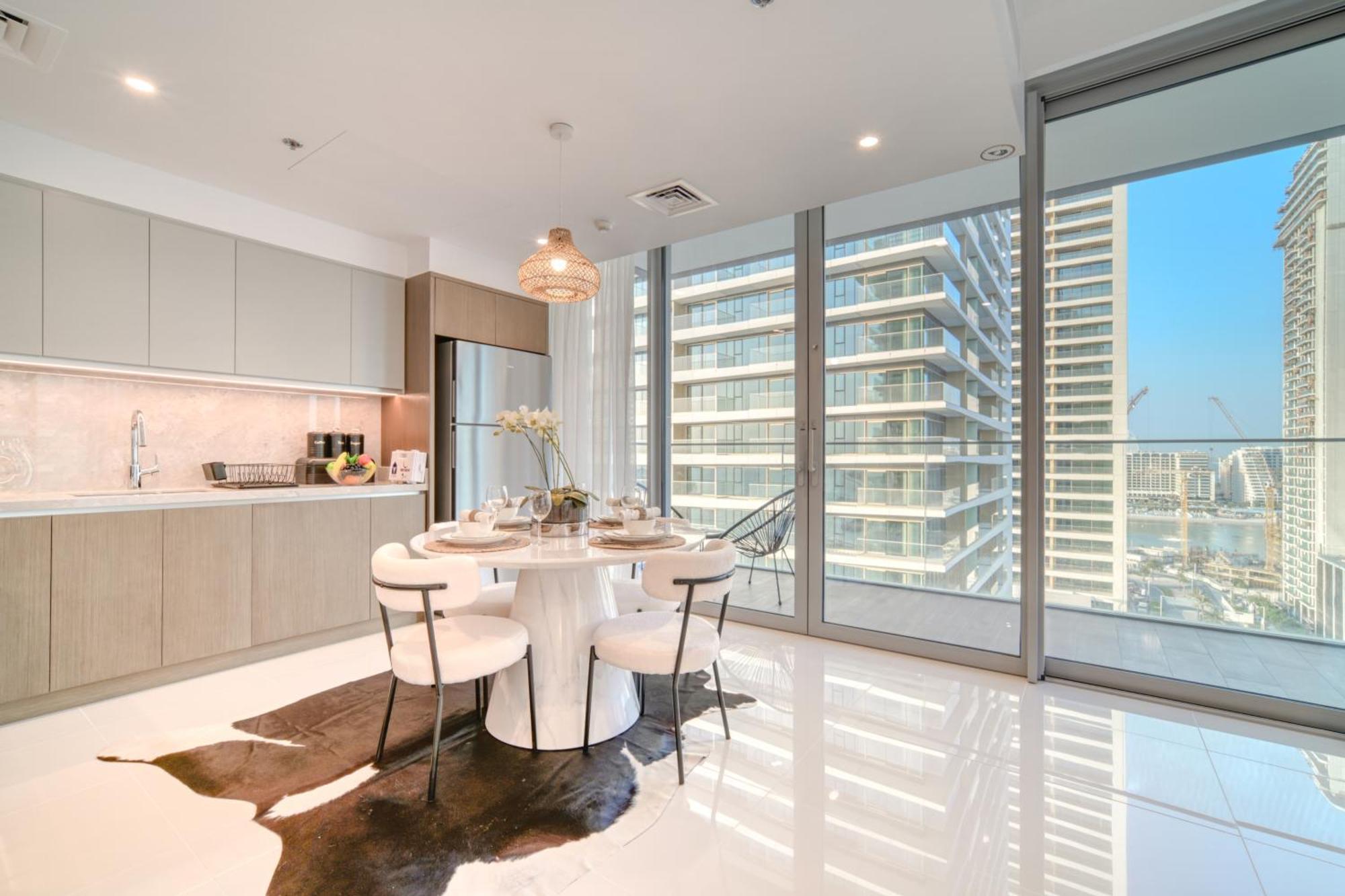 Apartment Chic 2br With Iconic Eye And Palm Views