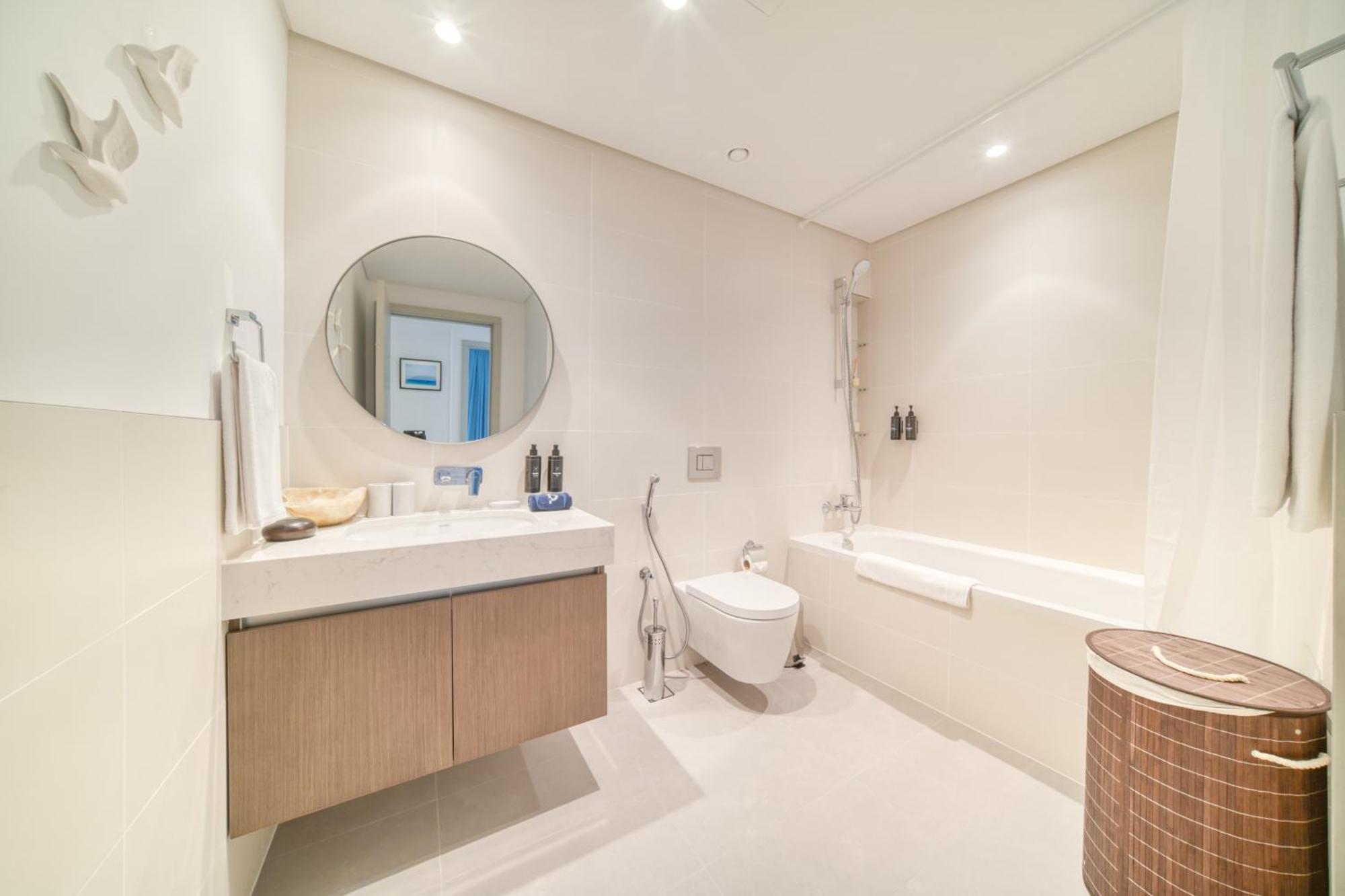Chic 2br With Iconic Eye And Palm Views Apartment *