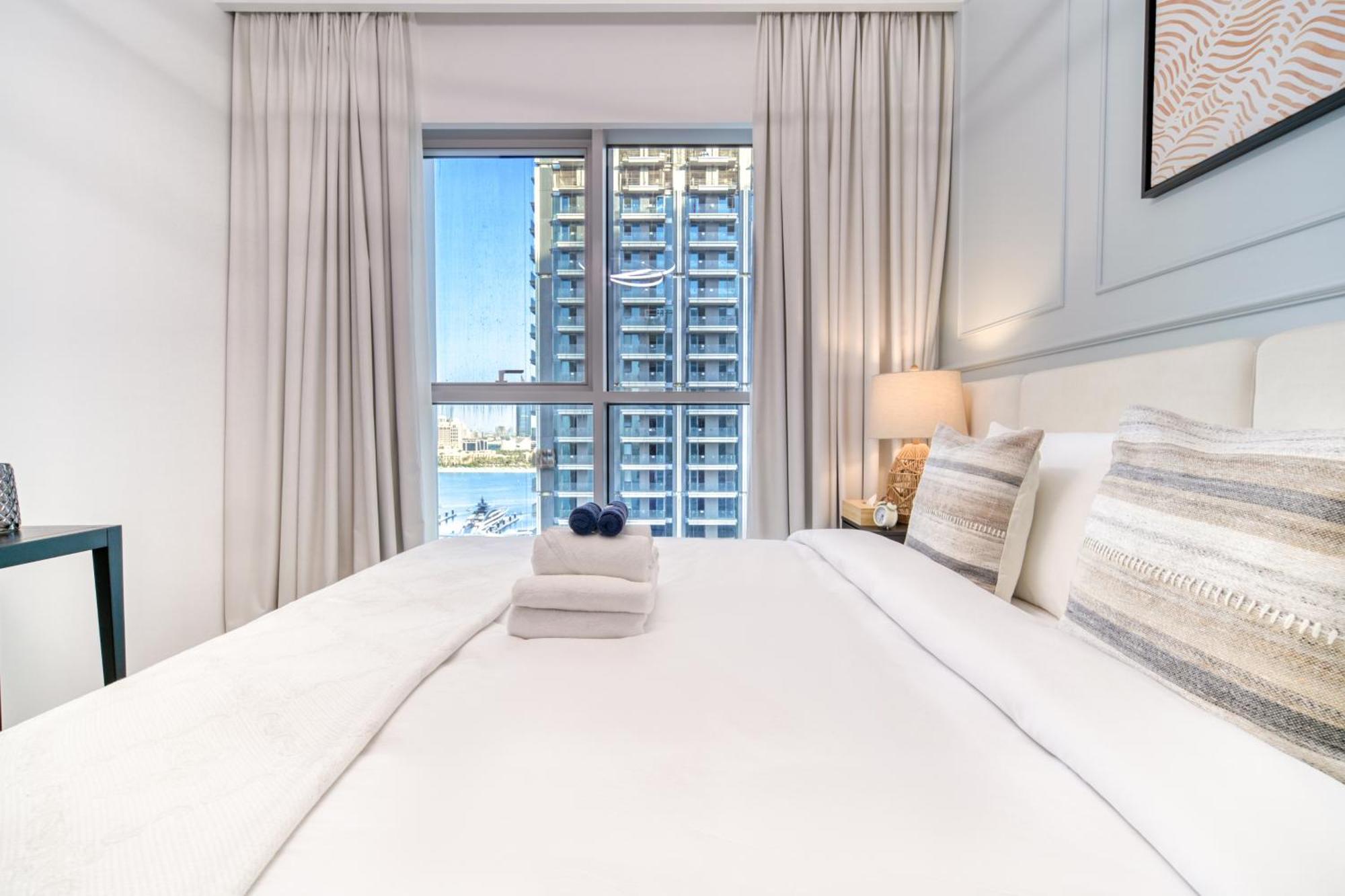 Chic 2br With Iconic Eye And Palm Views *