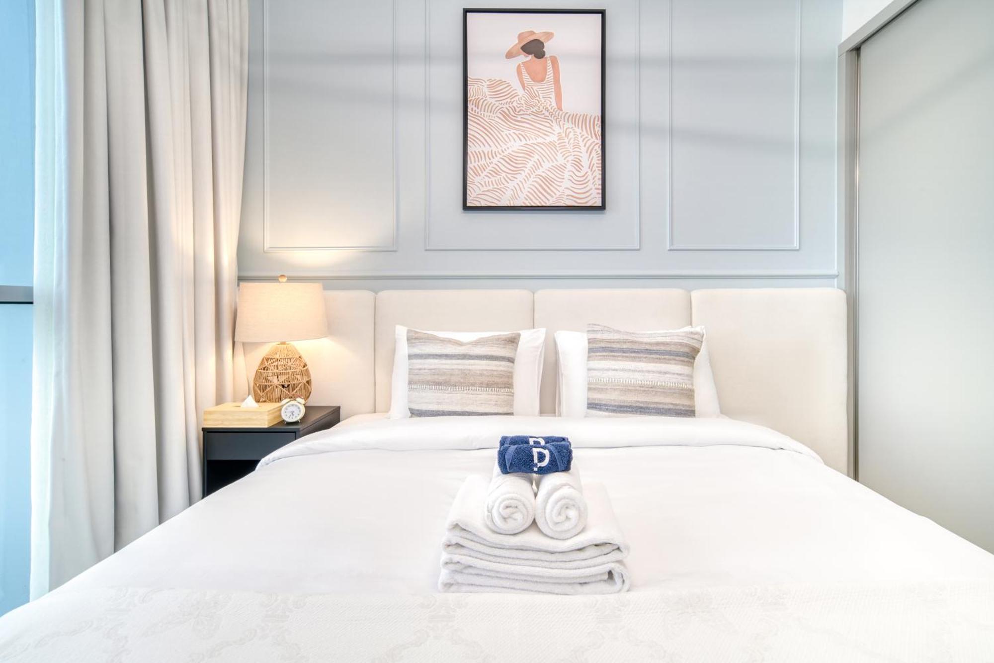 Chic 2br With Iconic Eye And Palm Views Apartment Dubai