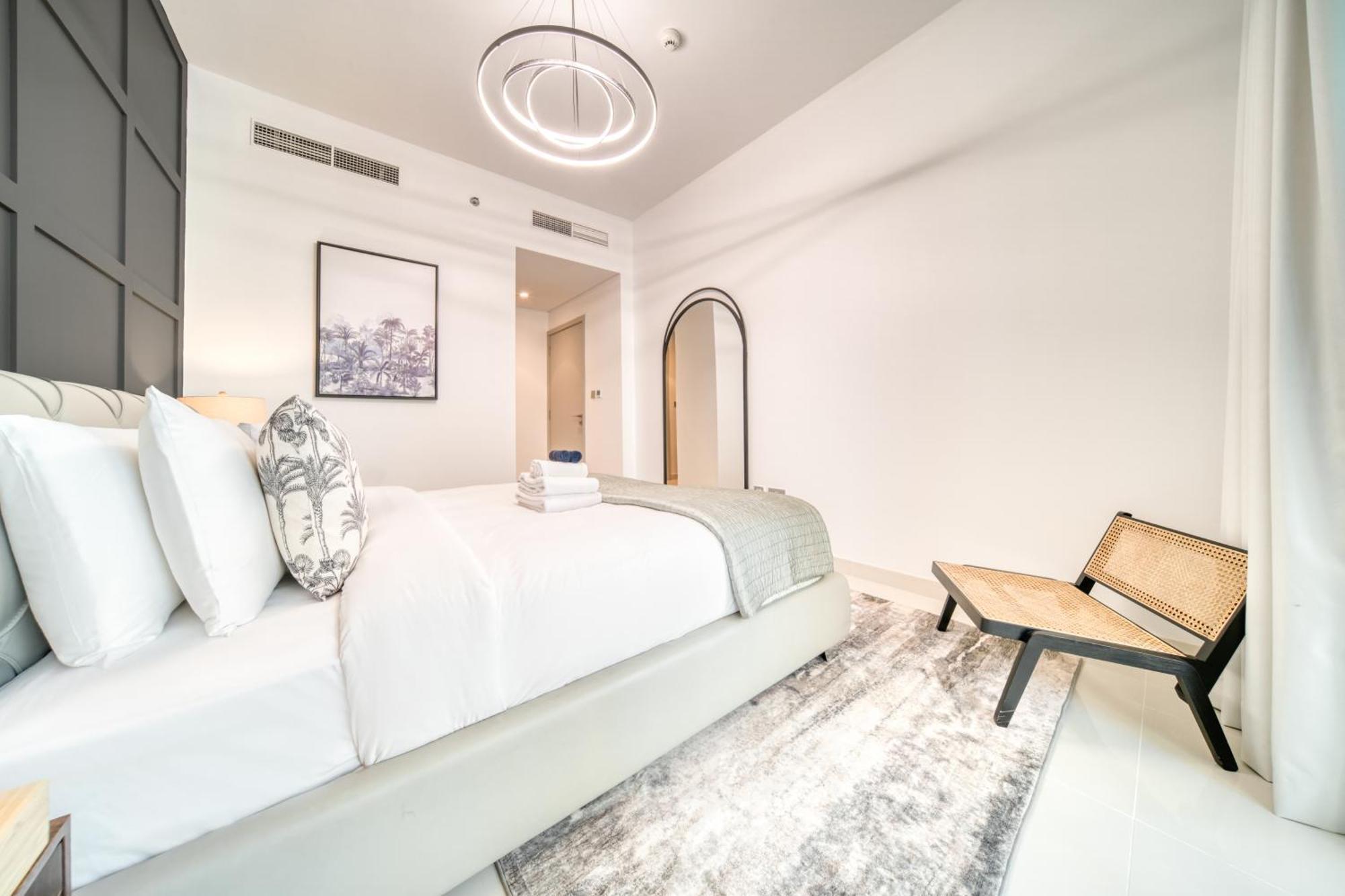 Apartment Chic 2br With Iconic Eye And Palm Views Dubai