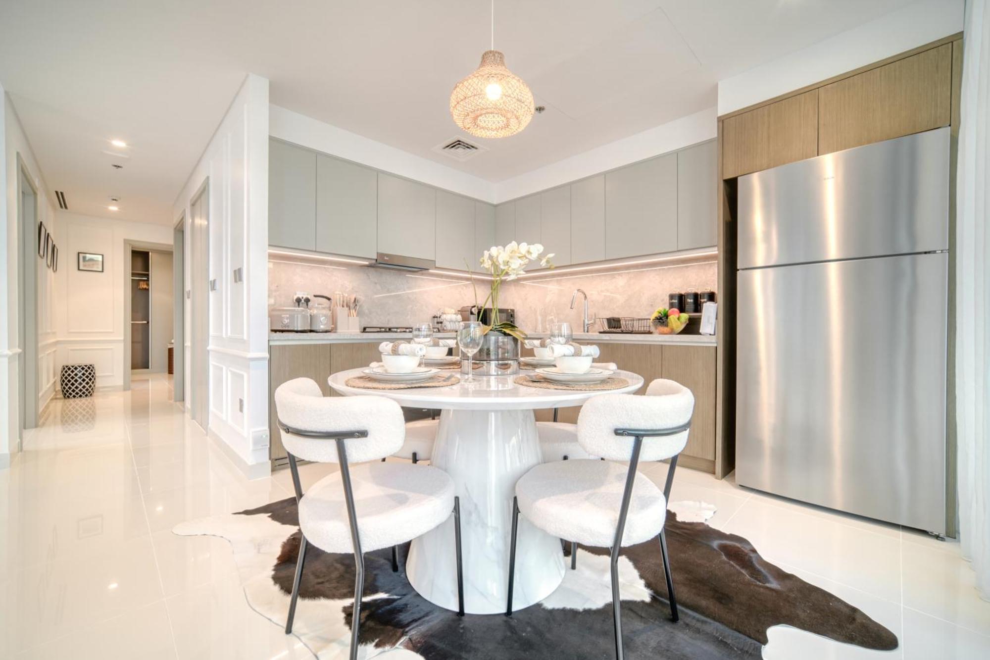 Apartment Chic 2br With Iconic Eye And Palm Views