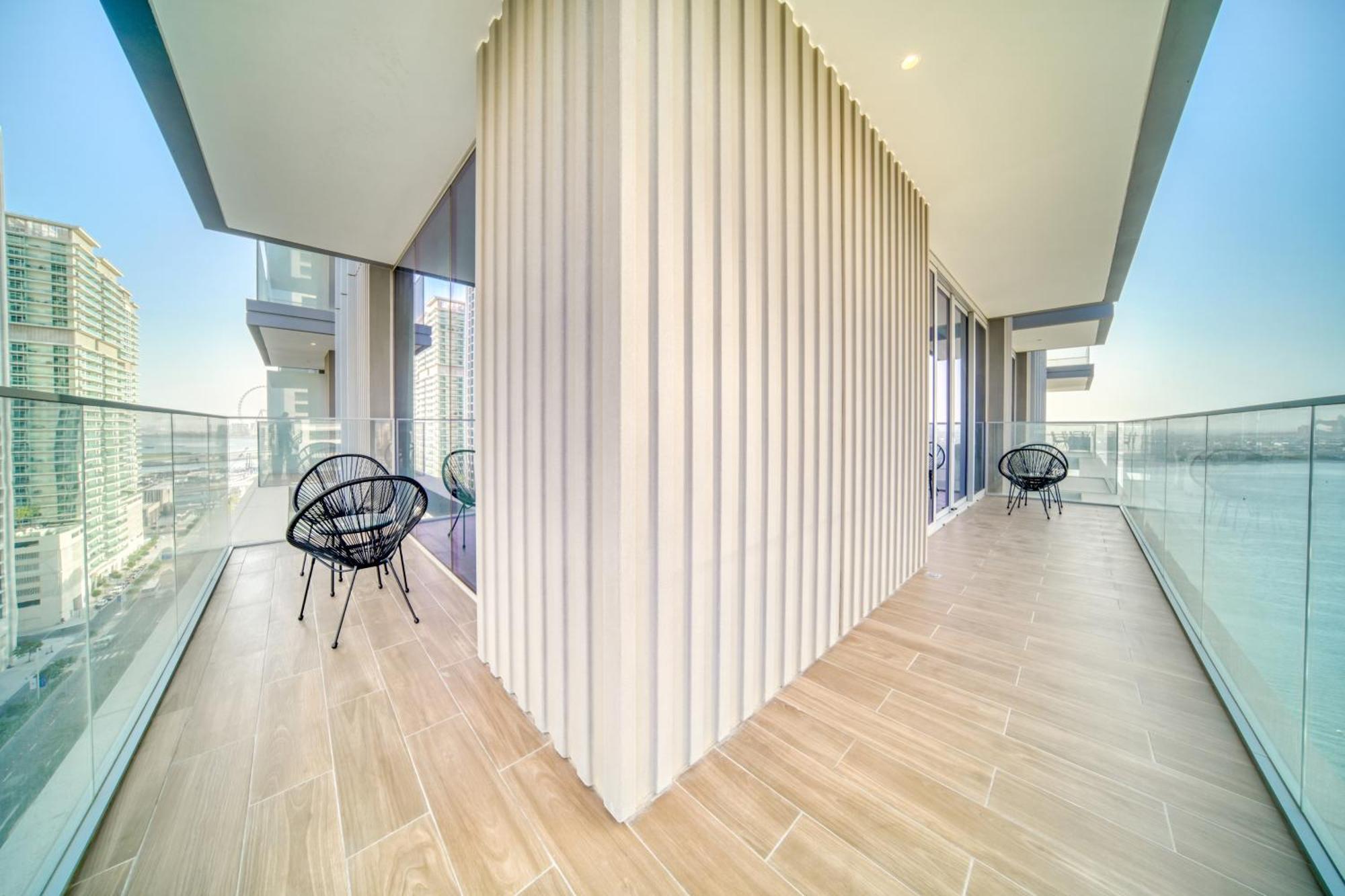 Chic 2br With Iconic Eye And Palm Views Apartment *