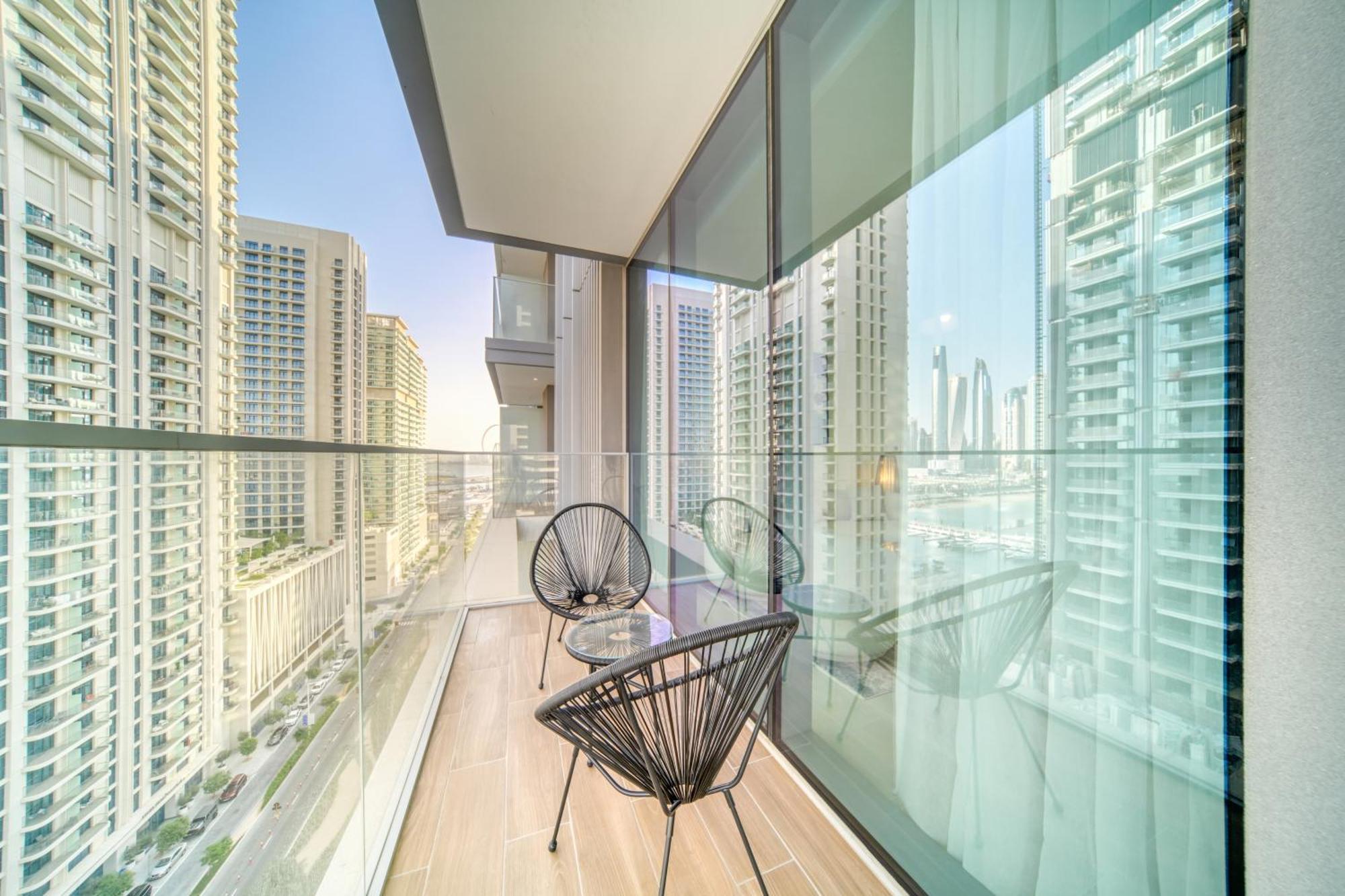 Chic 2br With Iconic Eye And Palm Views * Dubai
