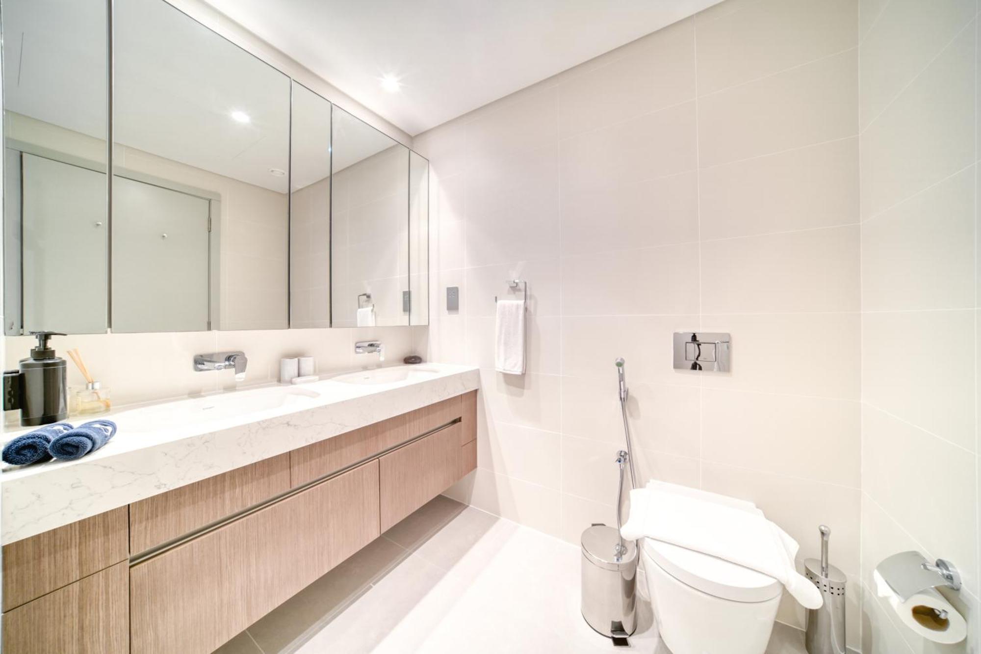 Chic 2br With Iconic Eye And Palm Views Apartment *
