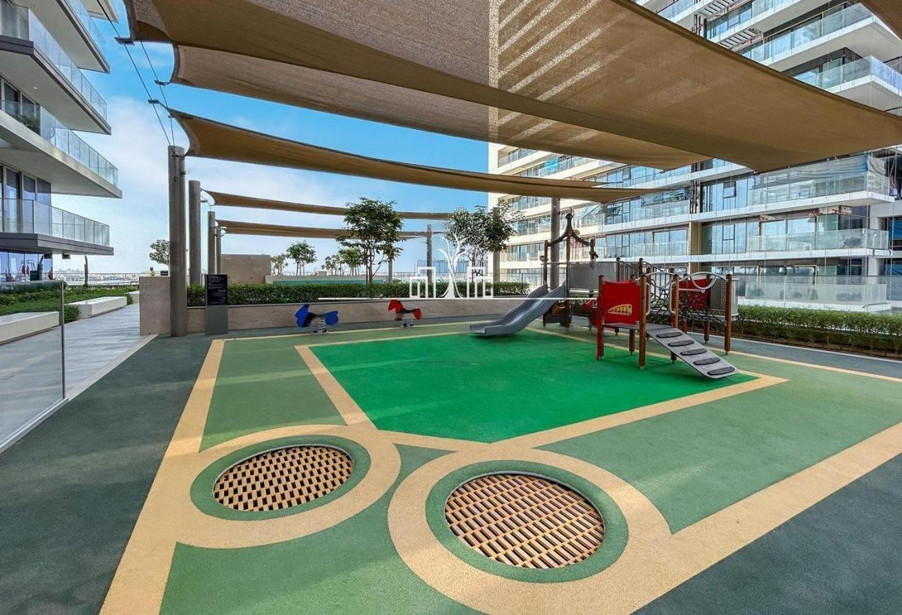 Chic 2br With Iconic Eye And Palm Views Apartment Dubai