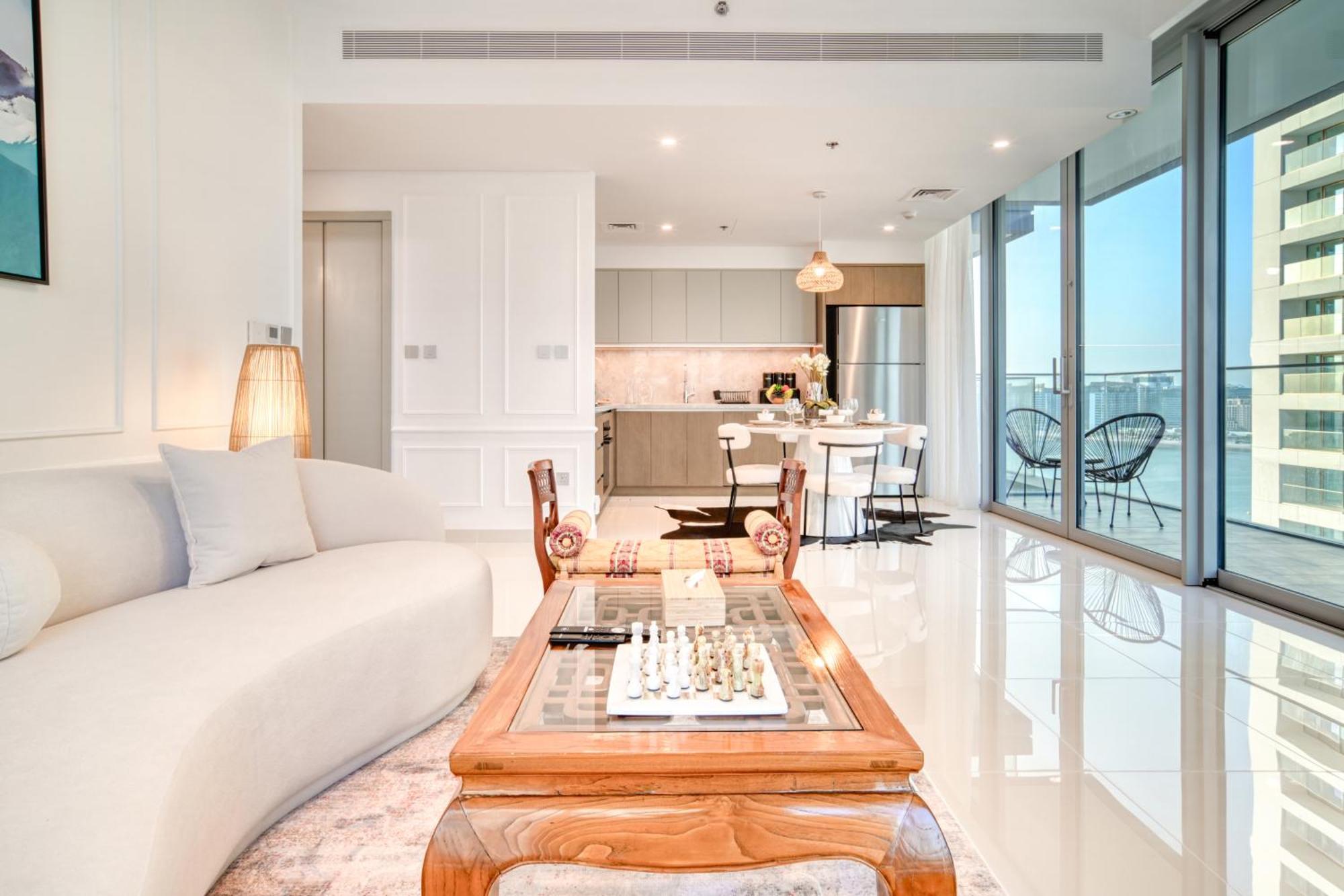 Chic 2br With Iconic Eye And Palm Views *