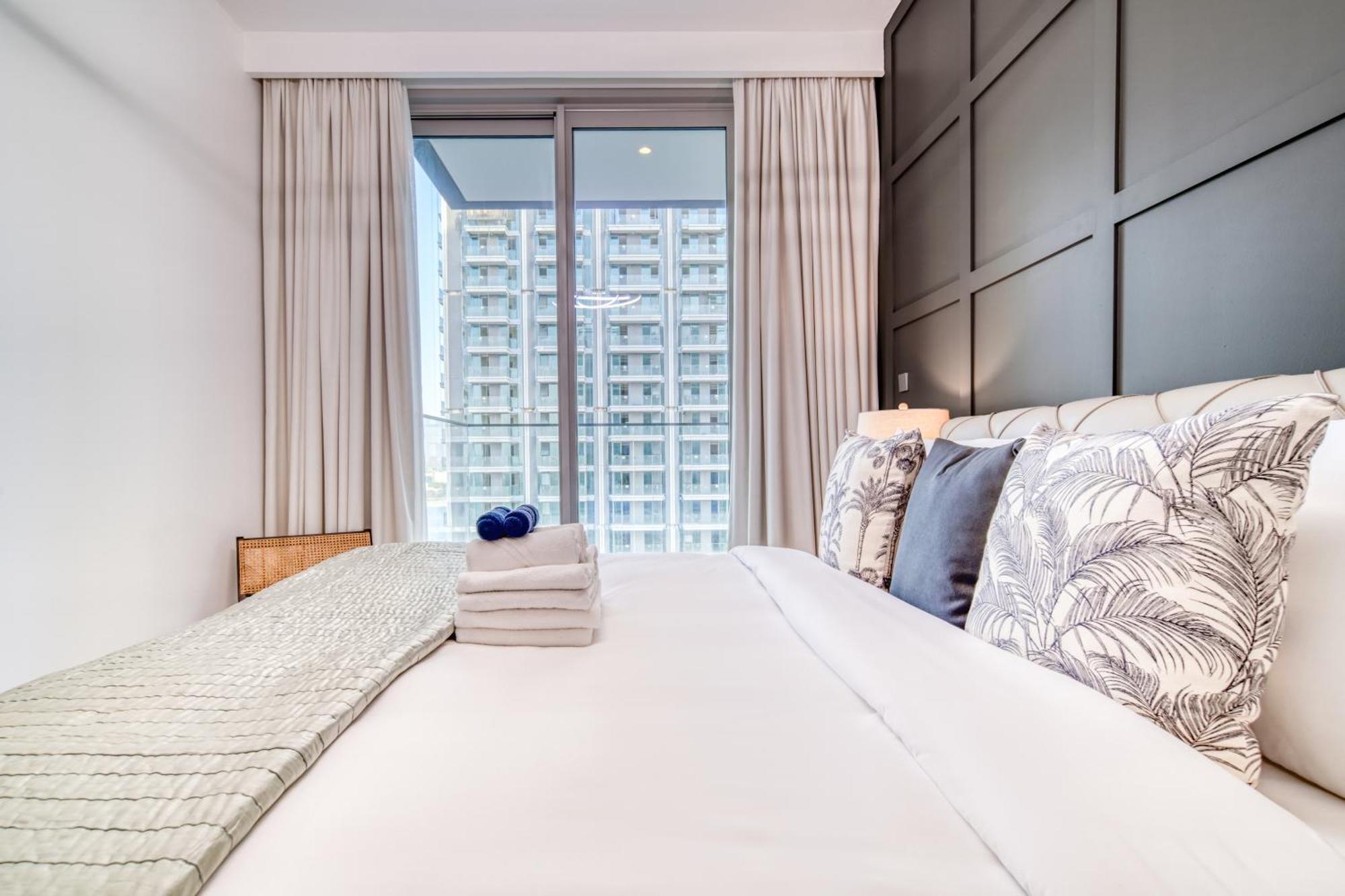 Apartment Chic 2br With Iconic Eye And Palm Views