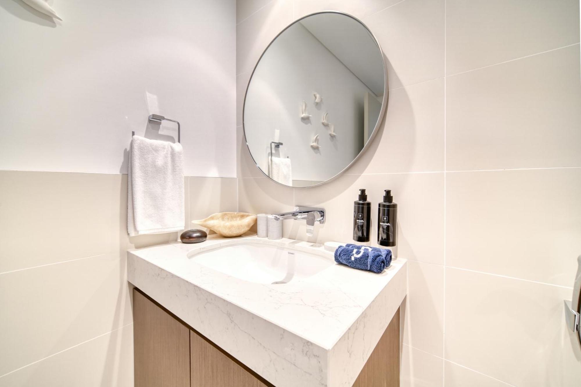 Chic 2br With Iconic Eye And Palm Views Apartment *