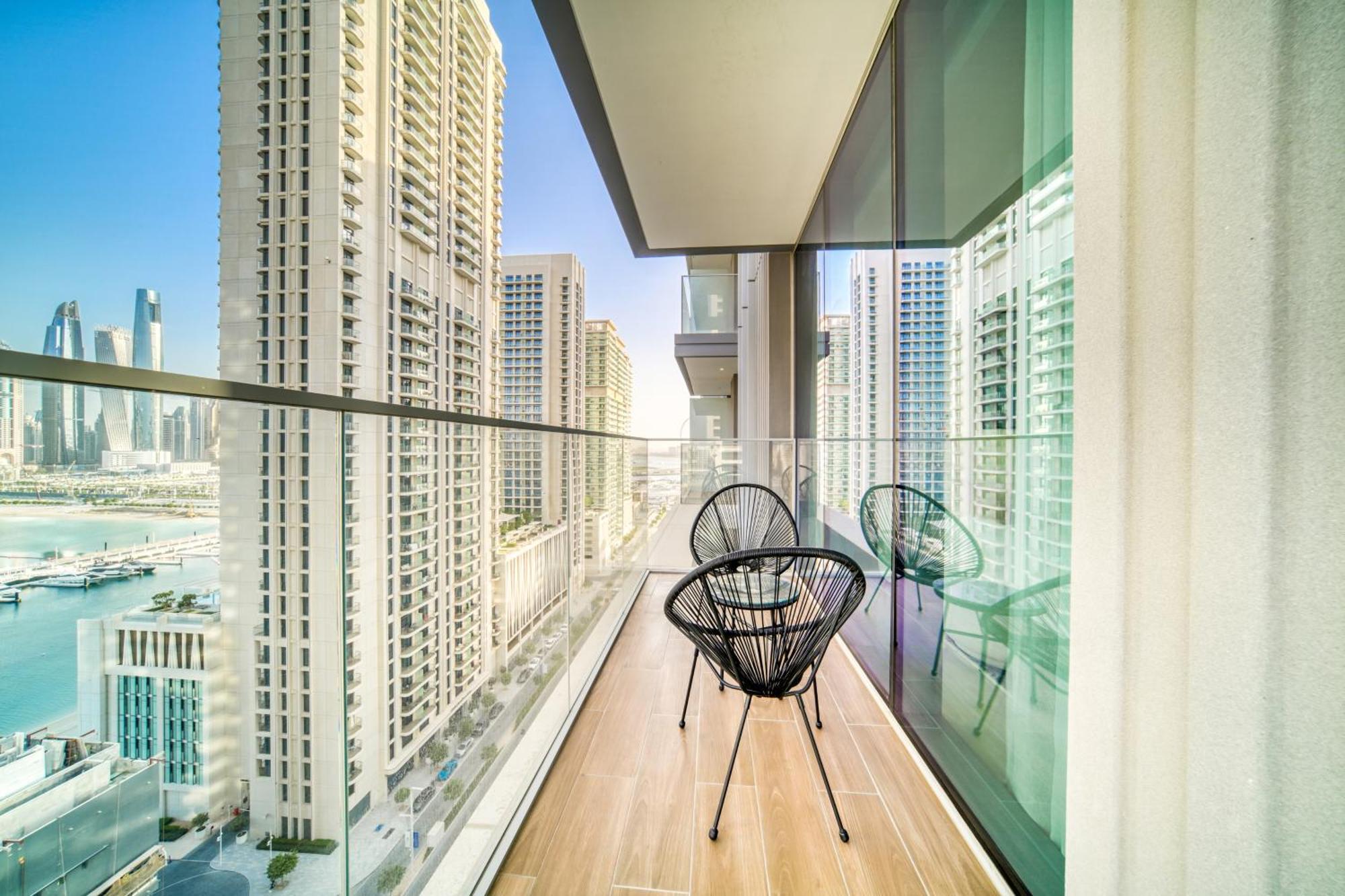 Chic 2br With Iconic Eye And Palm Views