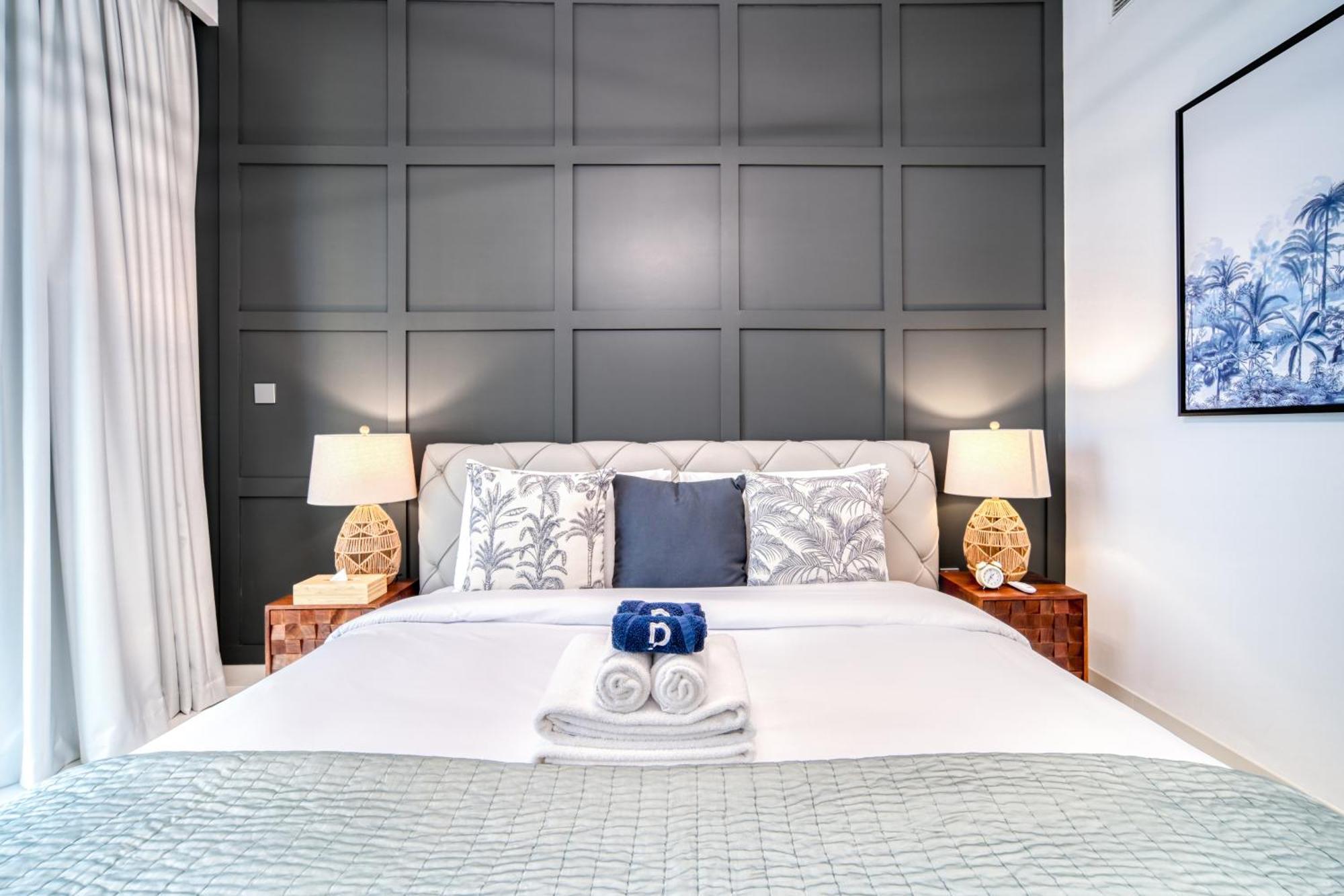 Apartment Chic 2br With Iconic Eye And Palm Views