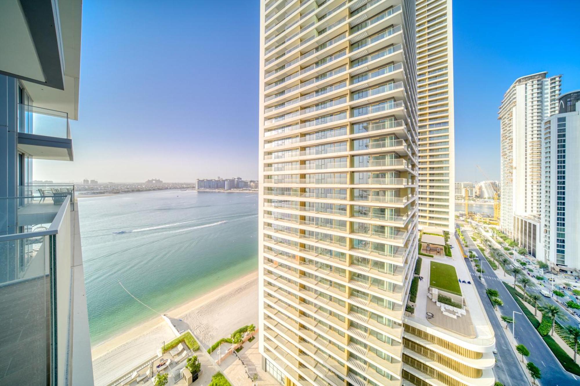 Chic 2br With Iconic Eye And Palm Views Apartment *