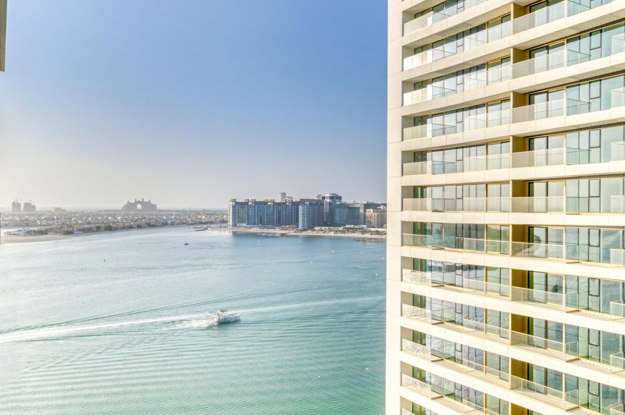 Chic 2br With Iconic Eye And Palm Views *
