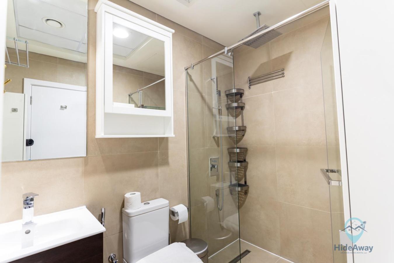 2br Stunning Luxury Heart Of Marina Near Dubai