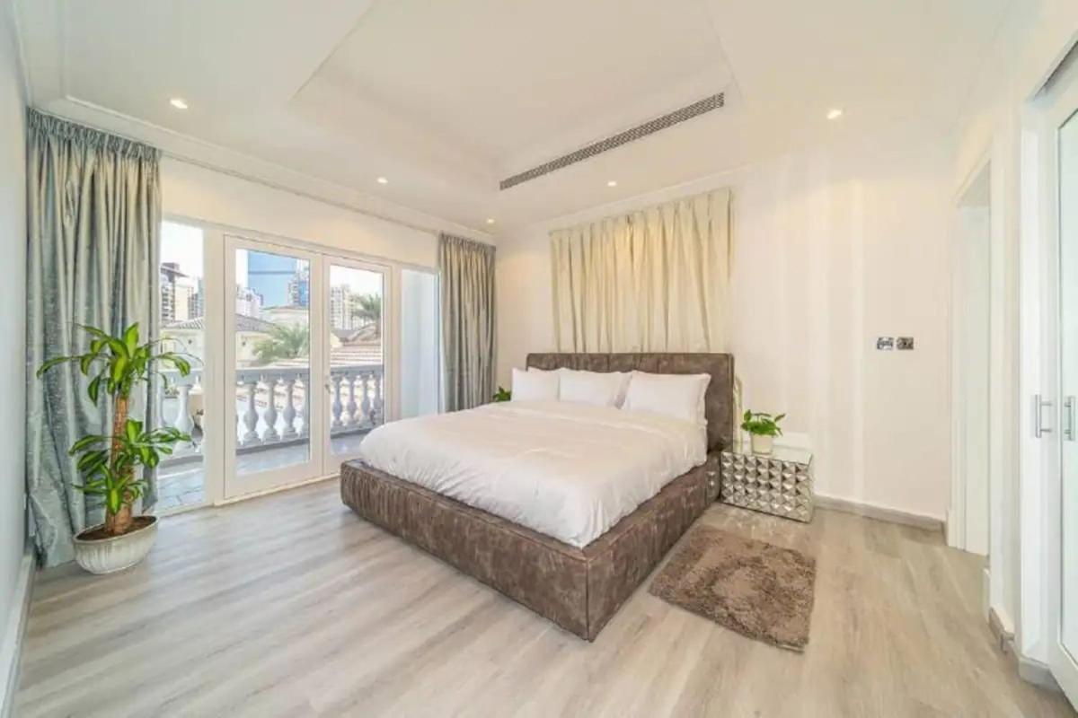 Modernized 6 Bedroom * Dubai