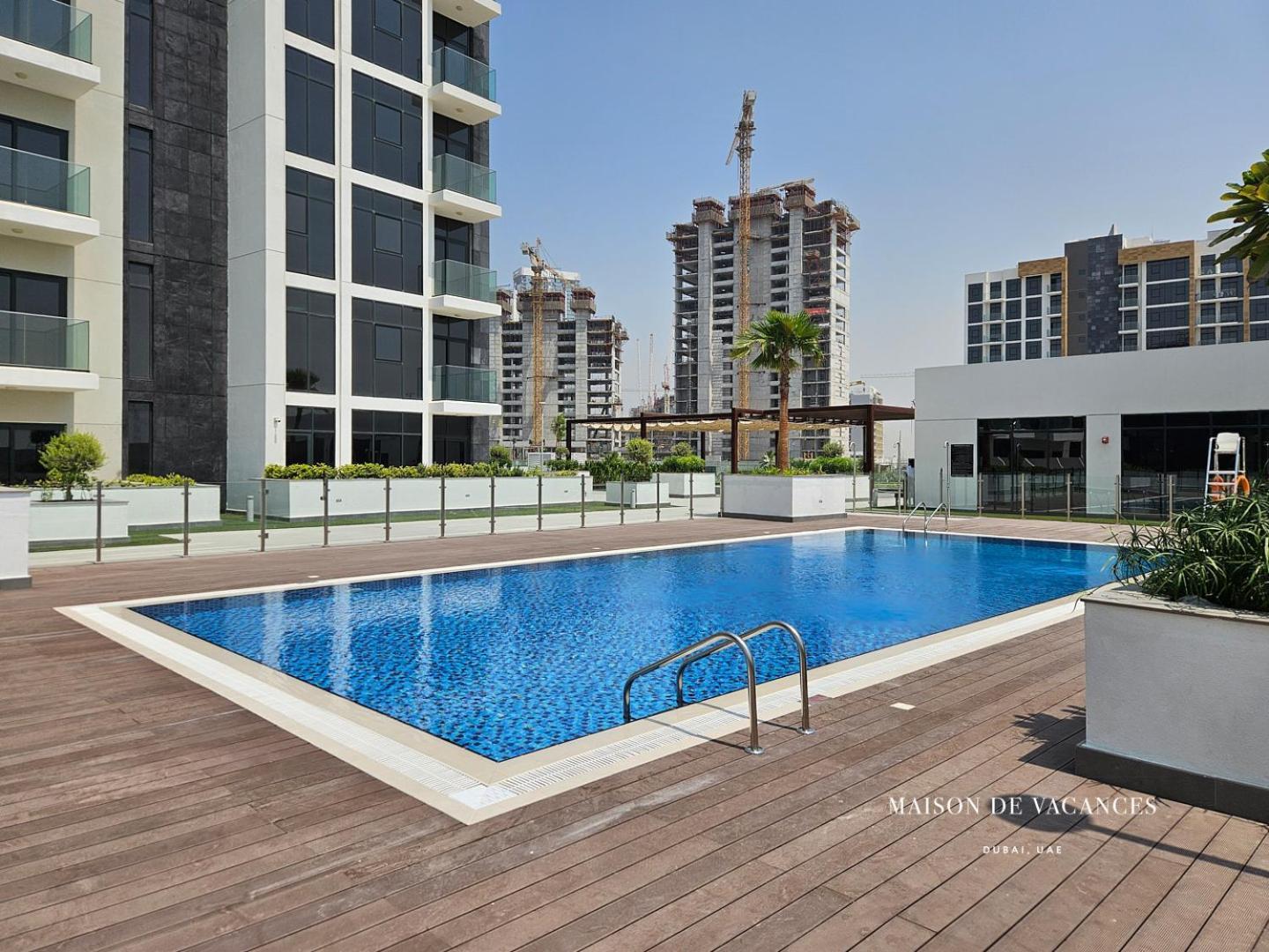 Apartment Cozy In Azizi Riviera- Enjoy Modern Comfort Dubai