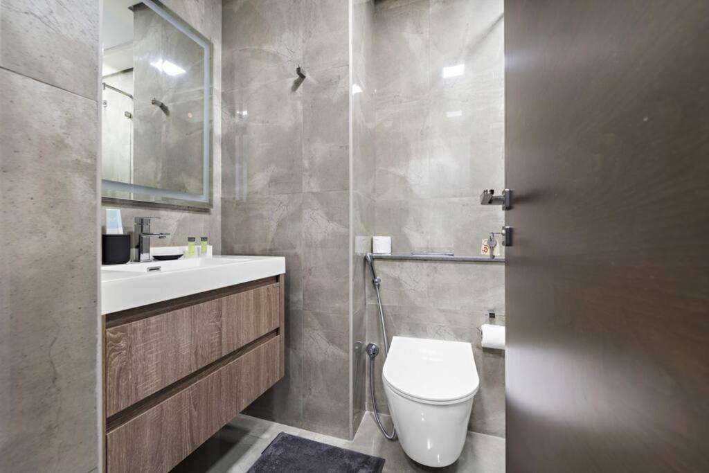 Luxury At Majestique Apartment *