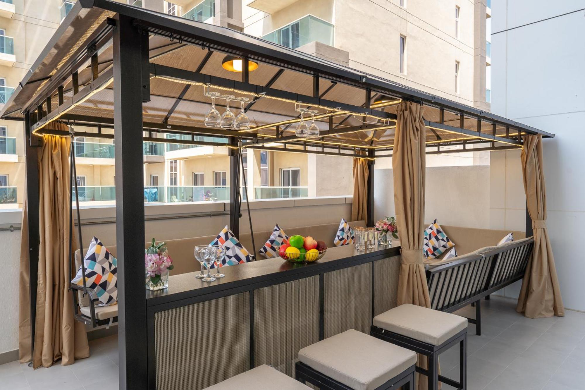 Vogue Elegance At Pearlz Near Metro Apartment Dubai