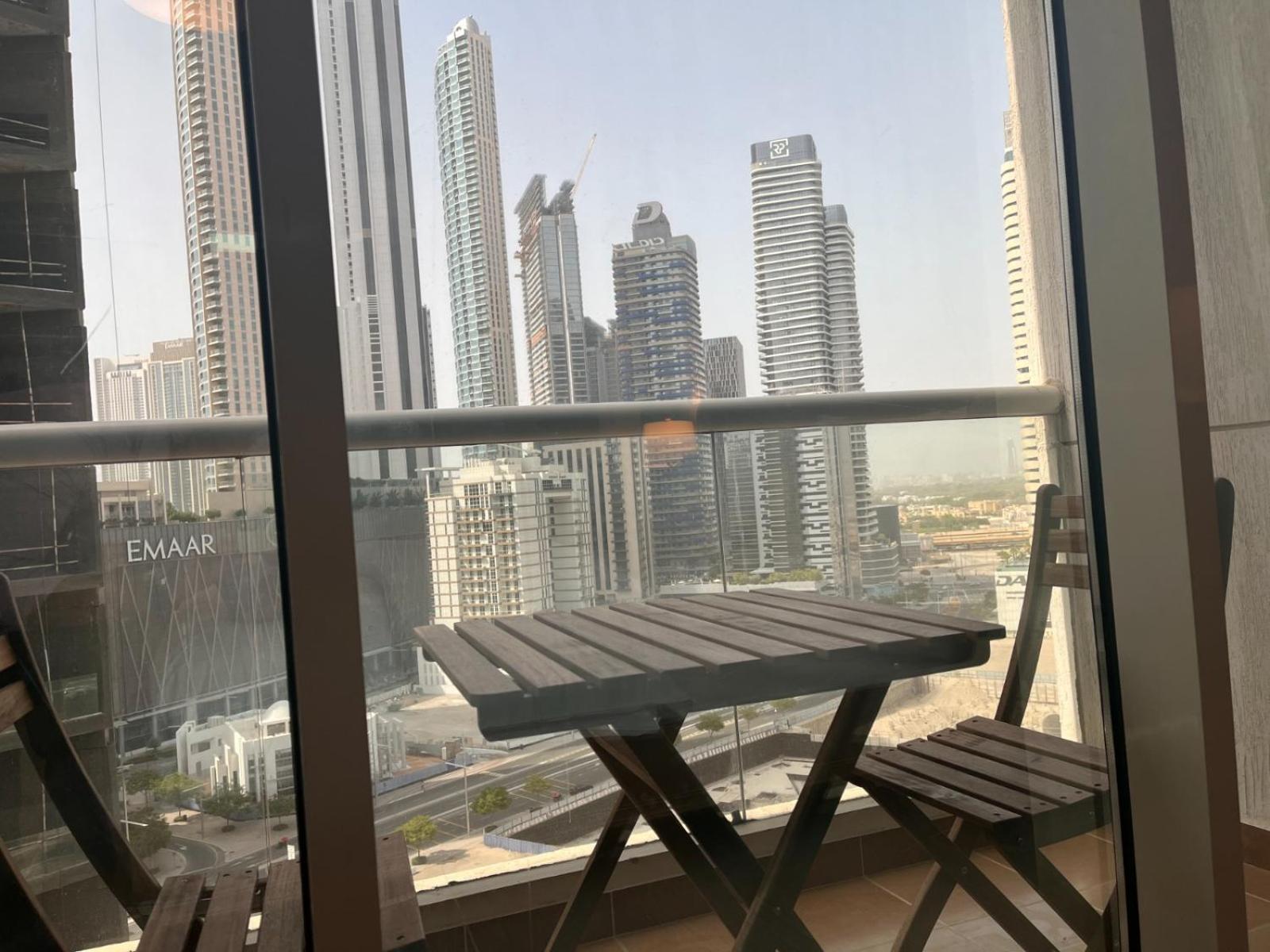 Apartment Stylish With Balcony In Downtown